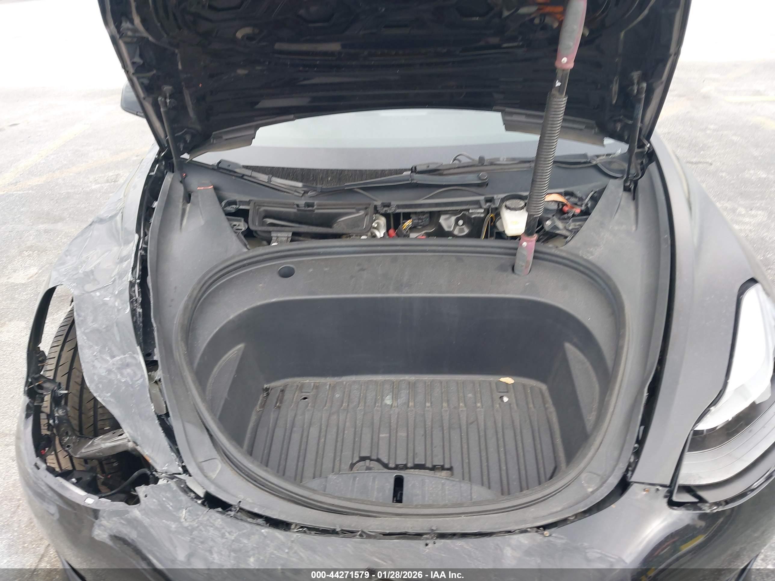 TESLA MODEL image 10