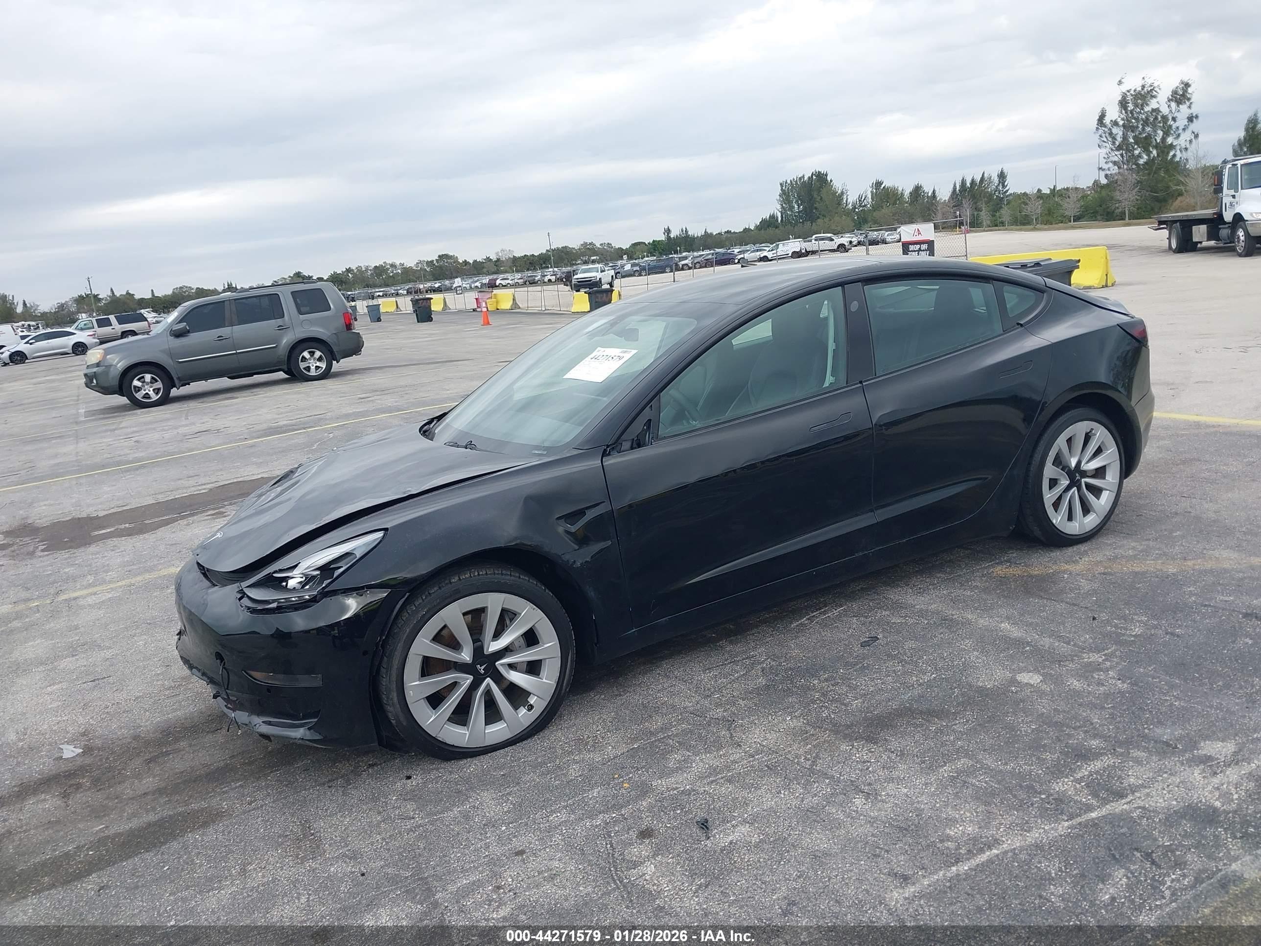 TESLA MODEL image 2
