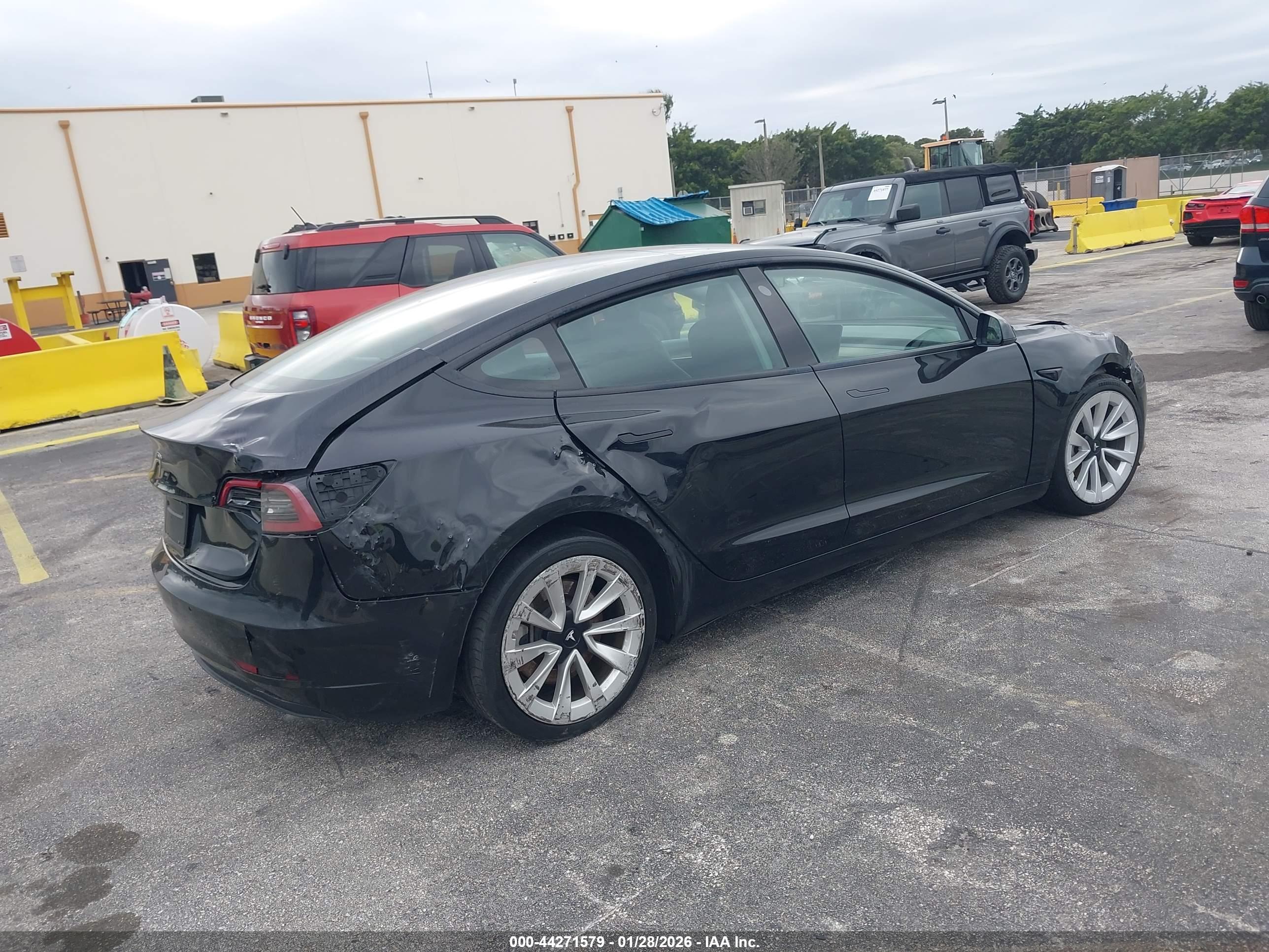 TESLA MODEL image 4