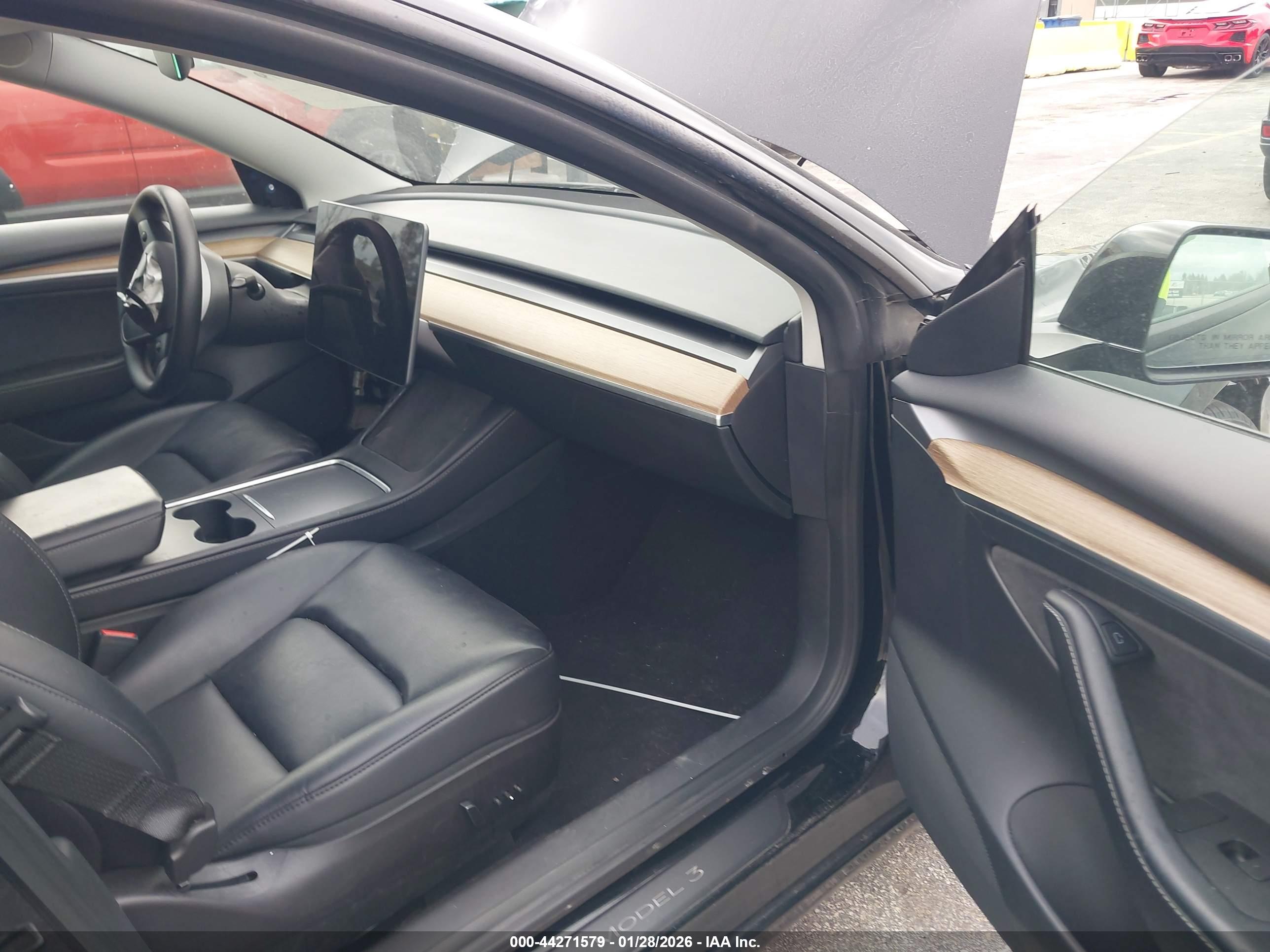 TESLA MODEL image 5