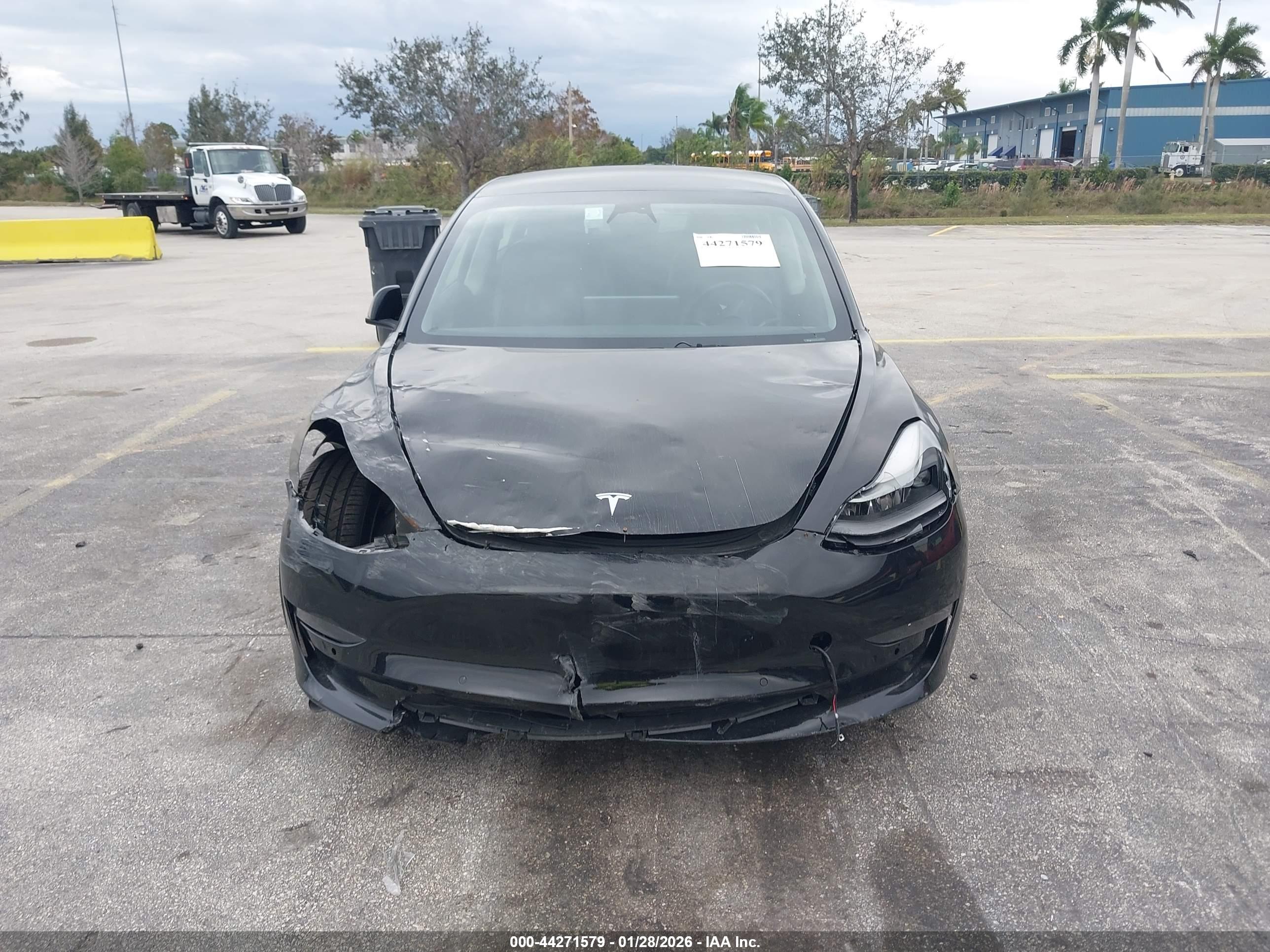 TESLA MODEL image 6