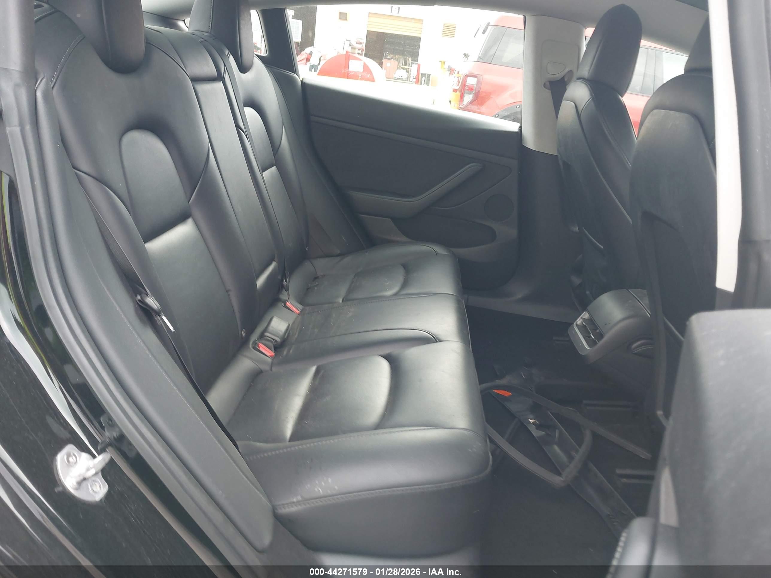 TESLA MODEL image 8