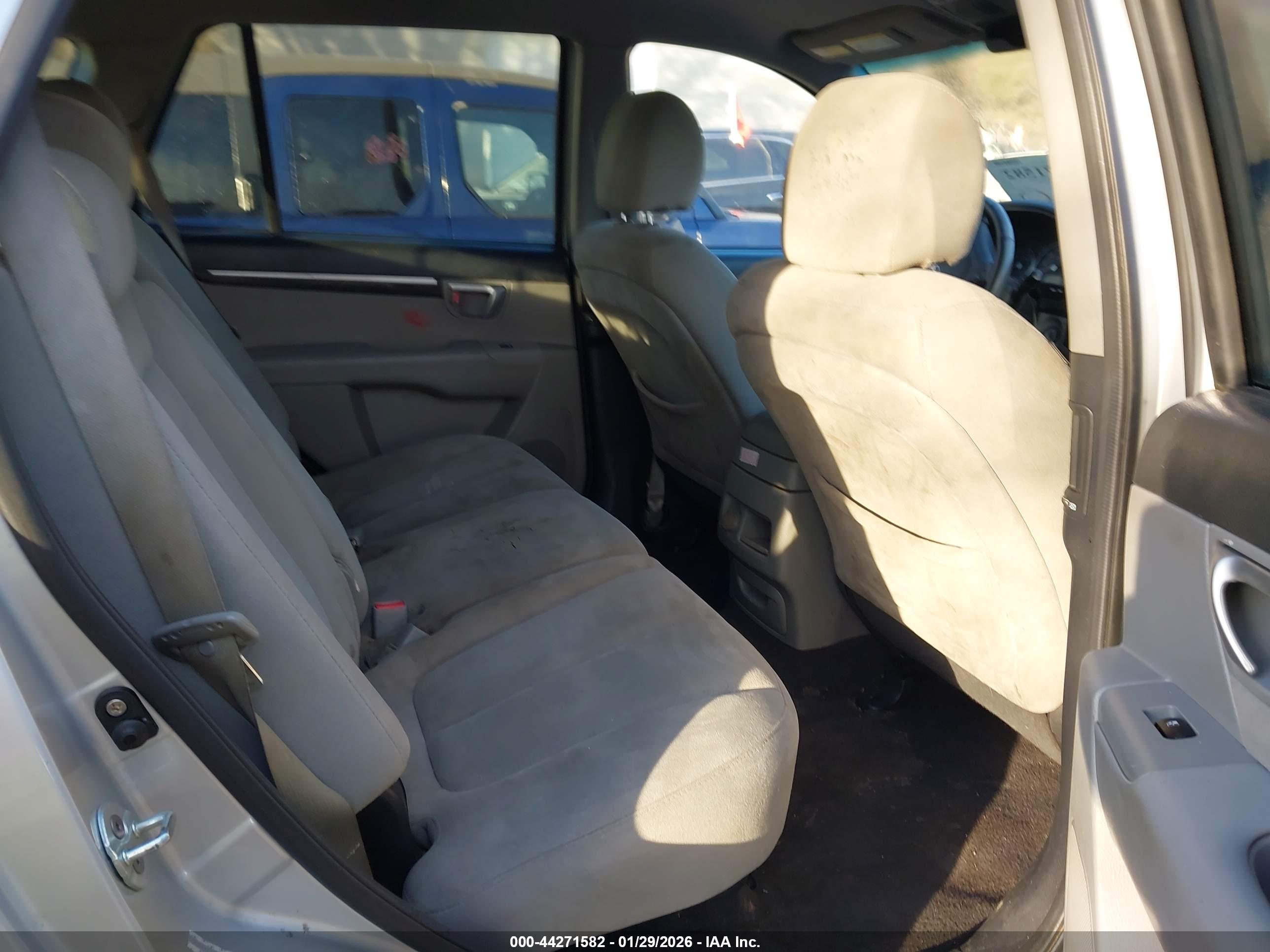 HYUNDAI SANTA image 8