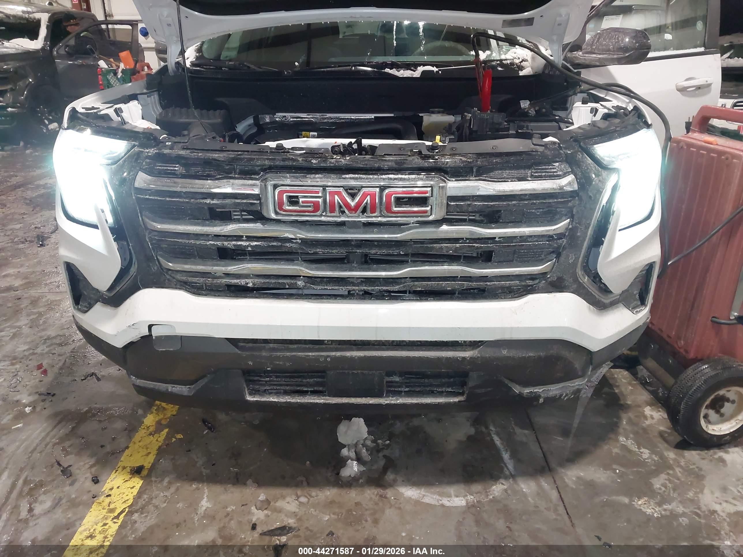 GMC TERRAIN image 6