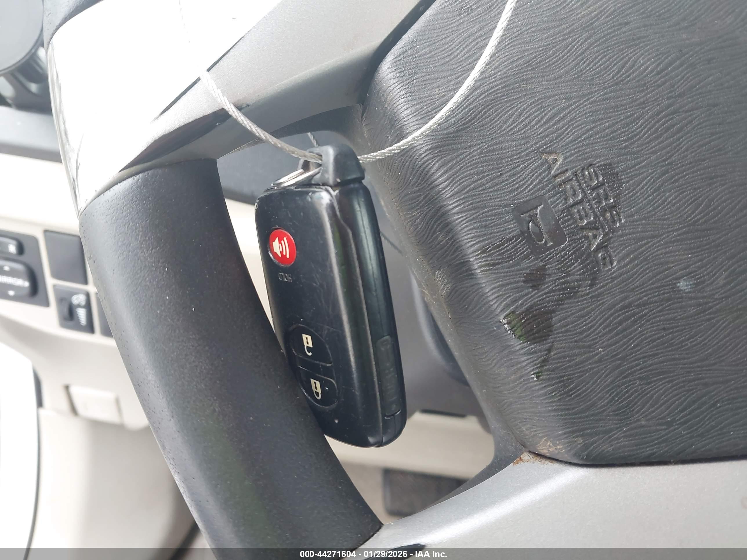 TOYOTA PRIUS image 11