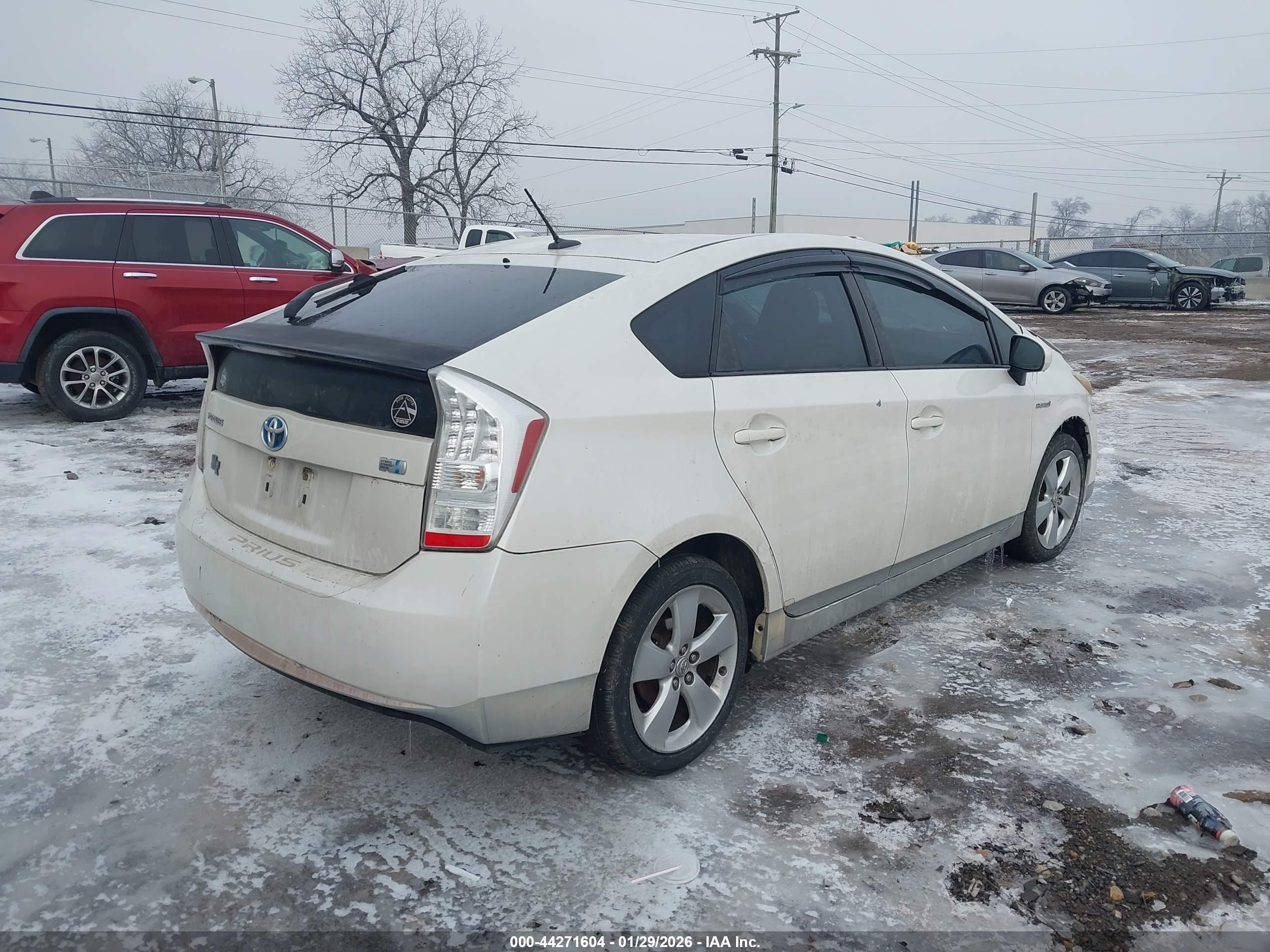 TOYOTA PRIUS image 4