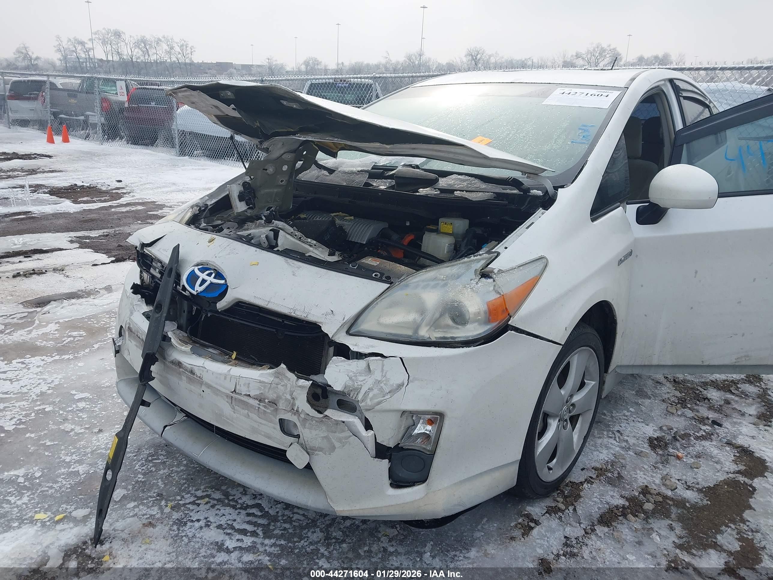 TOYOTA PRIUS image 6