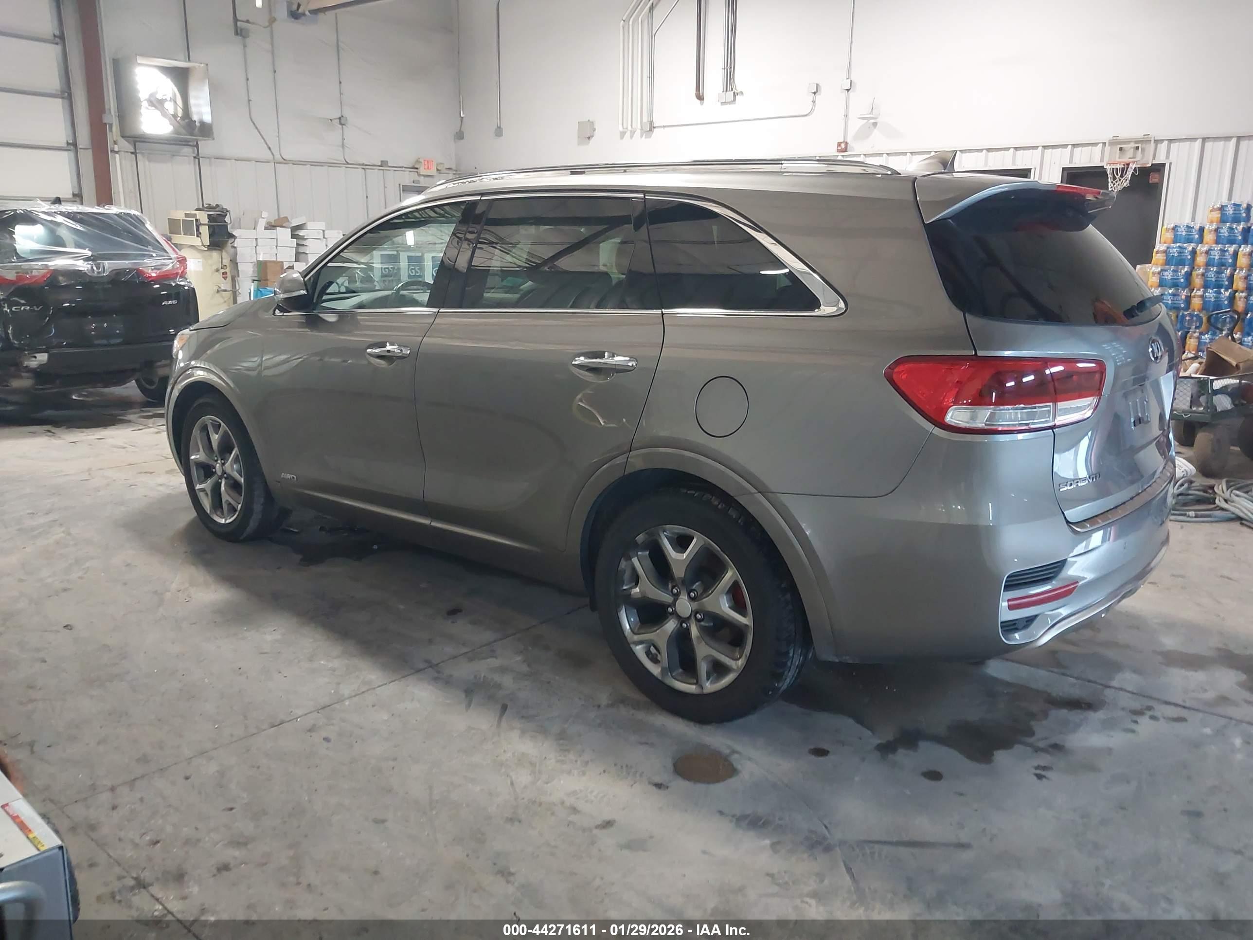KIA SORENTO image 3
