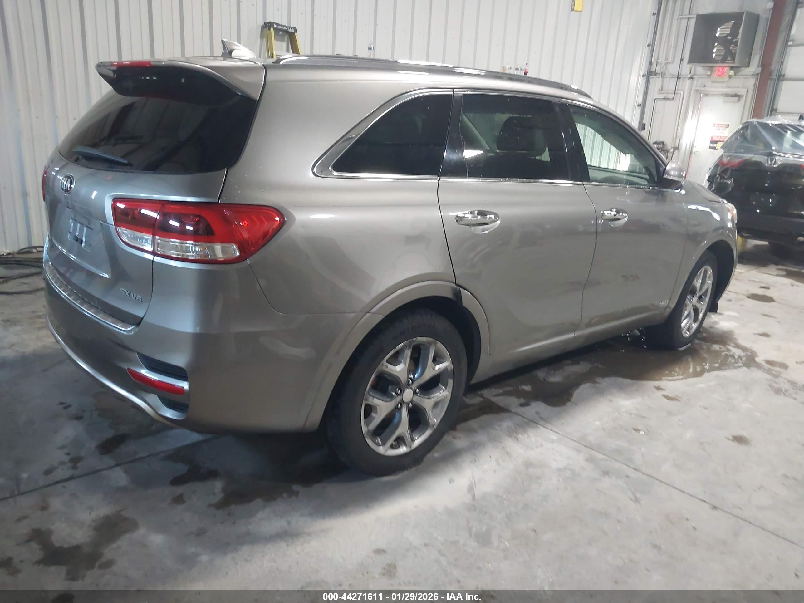 KIA SORENTO image 4