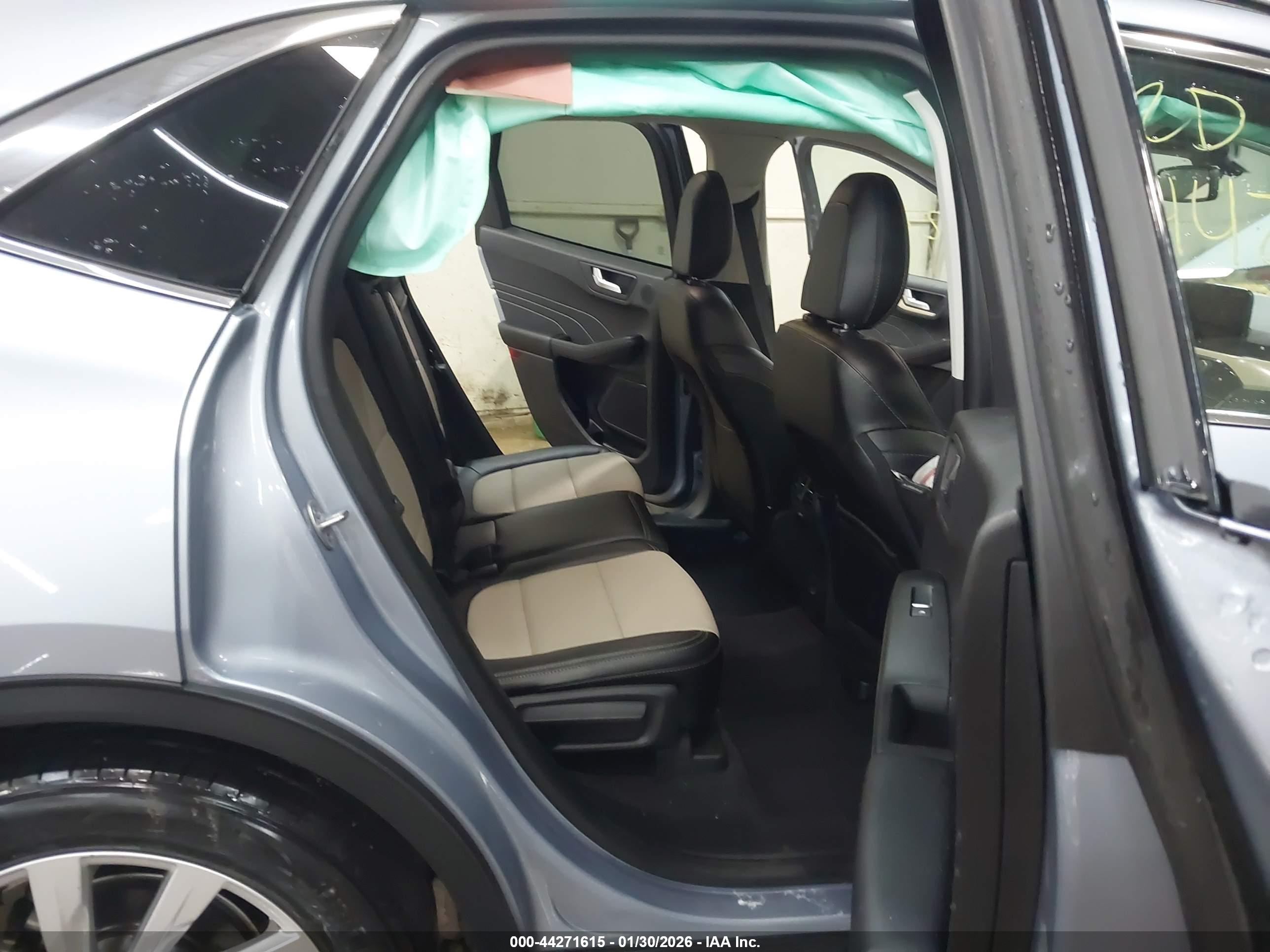 FORD ESCAPE image 8