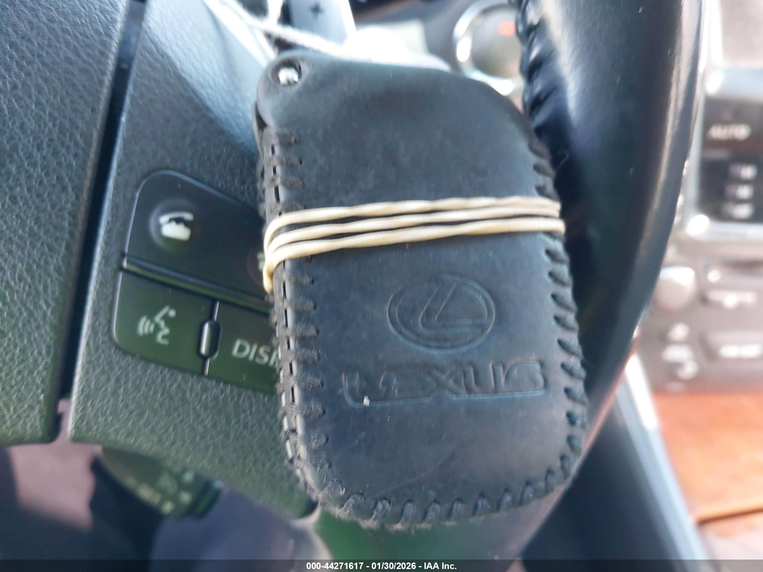 LEXUS IS image 11