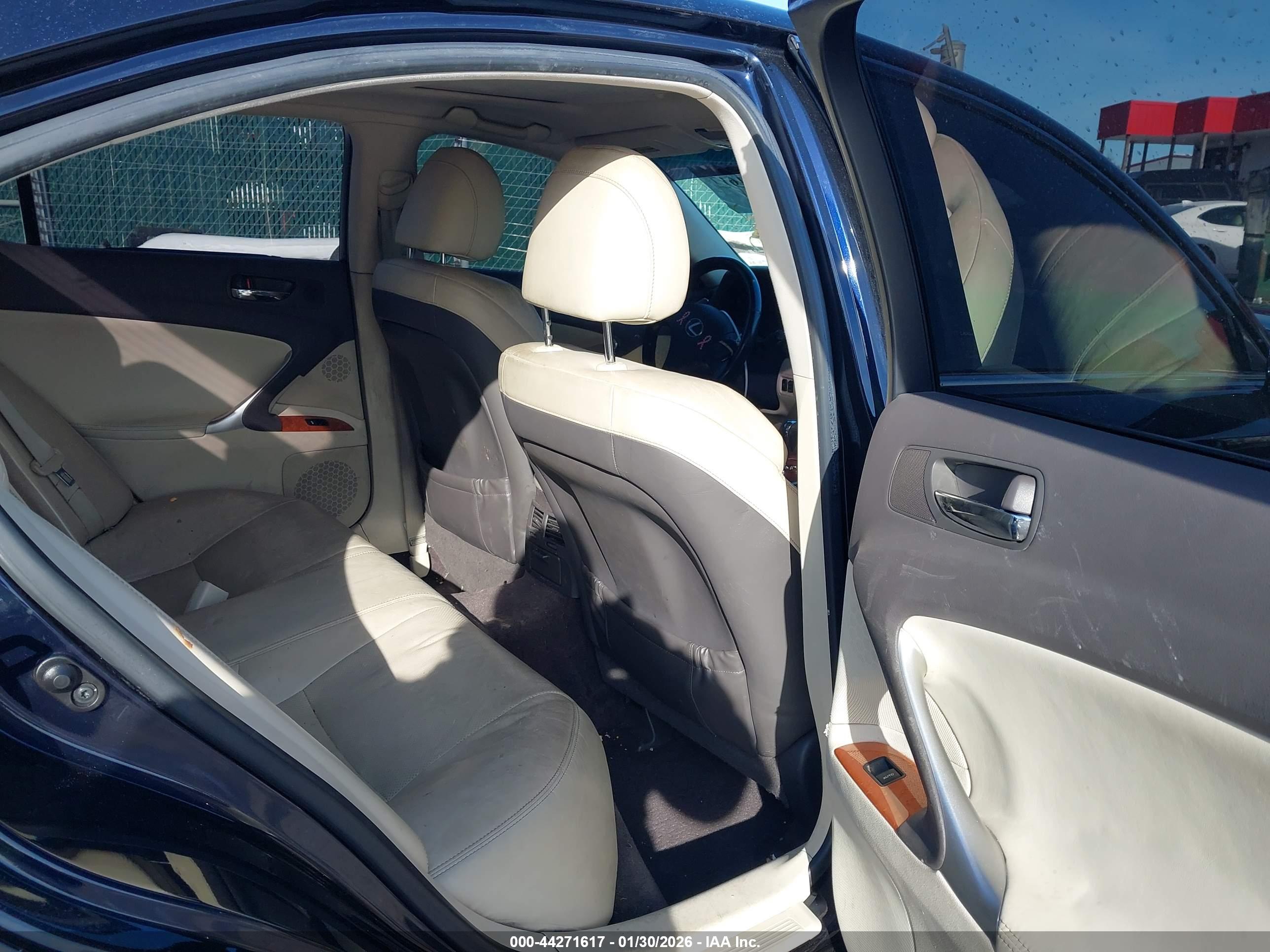 LEXUS IS image 8