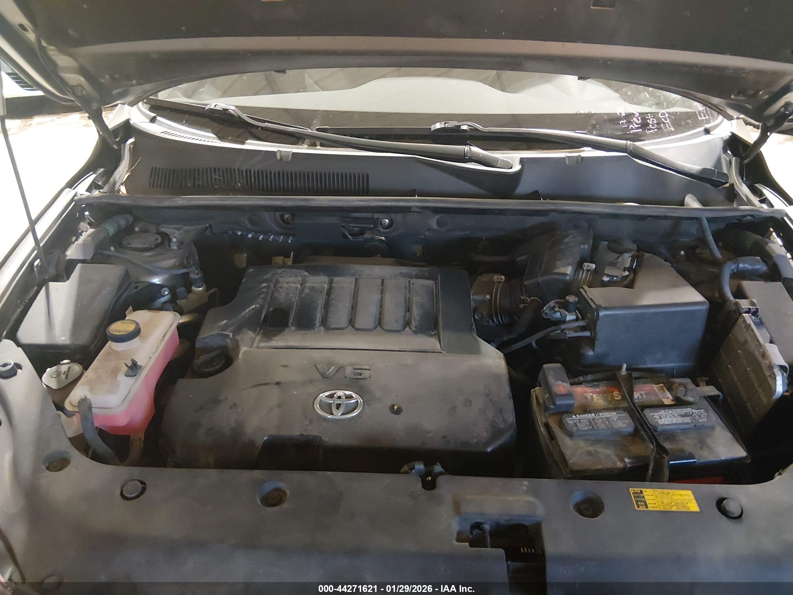 TOYOTA RAV4 image 10