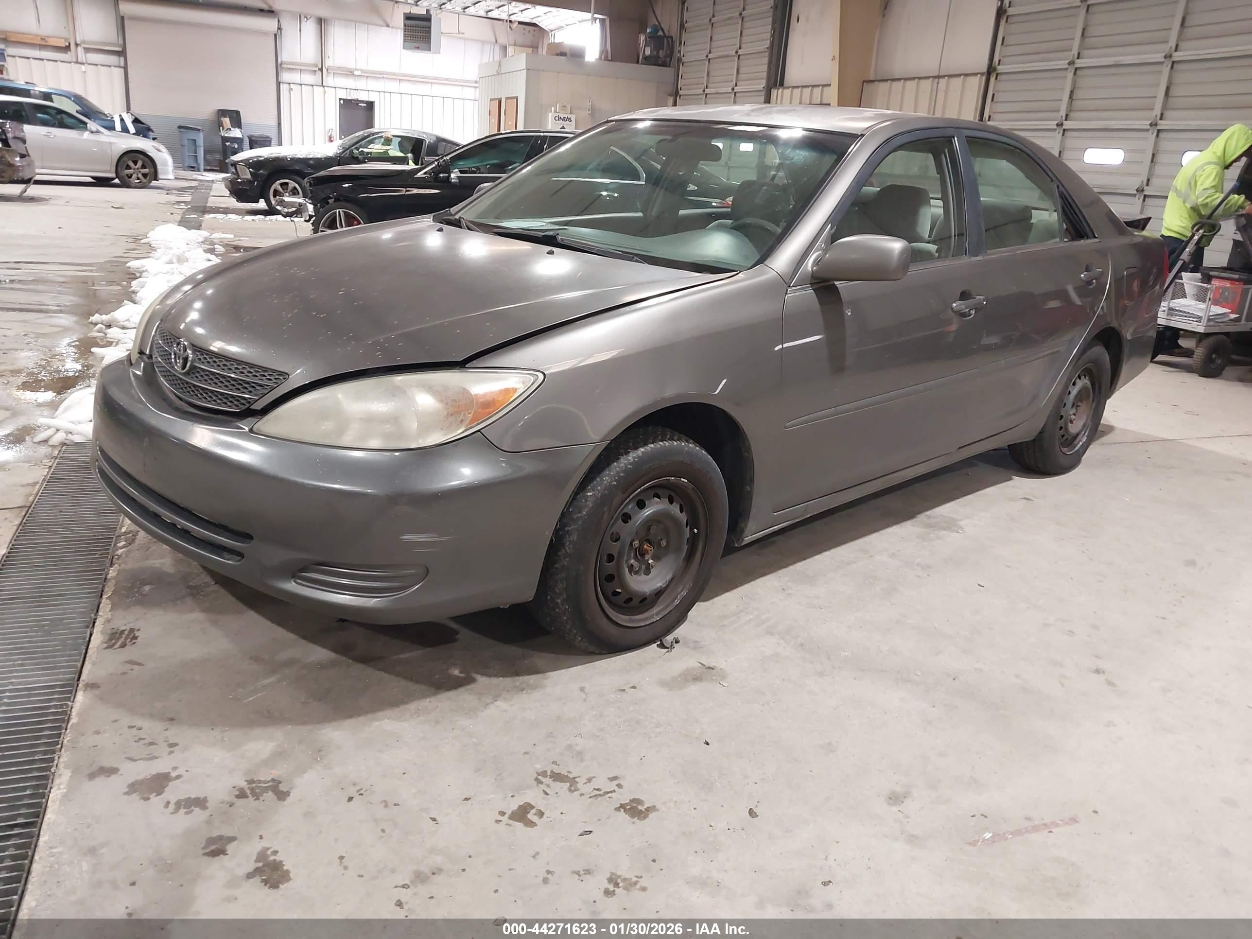 TOYOTA CAMRY image 2