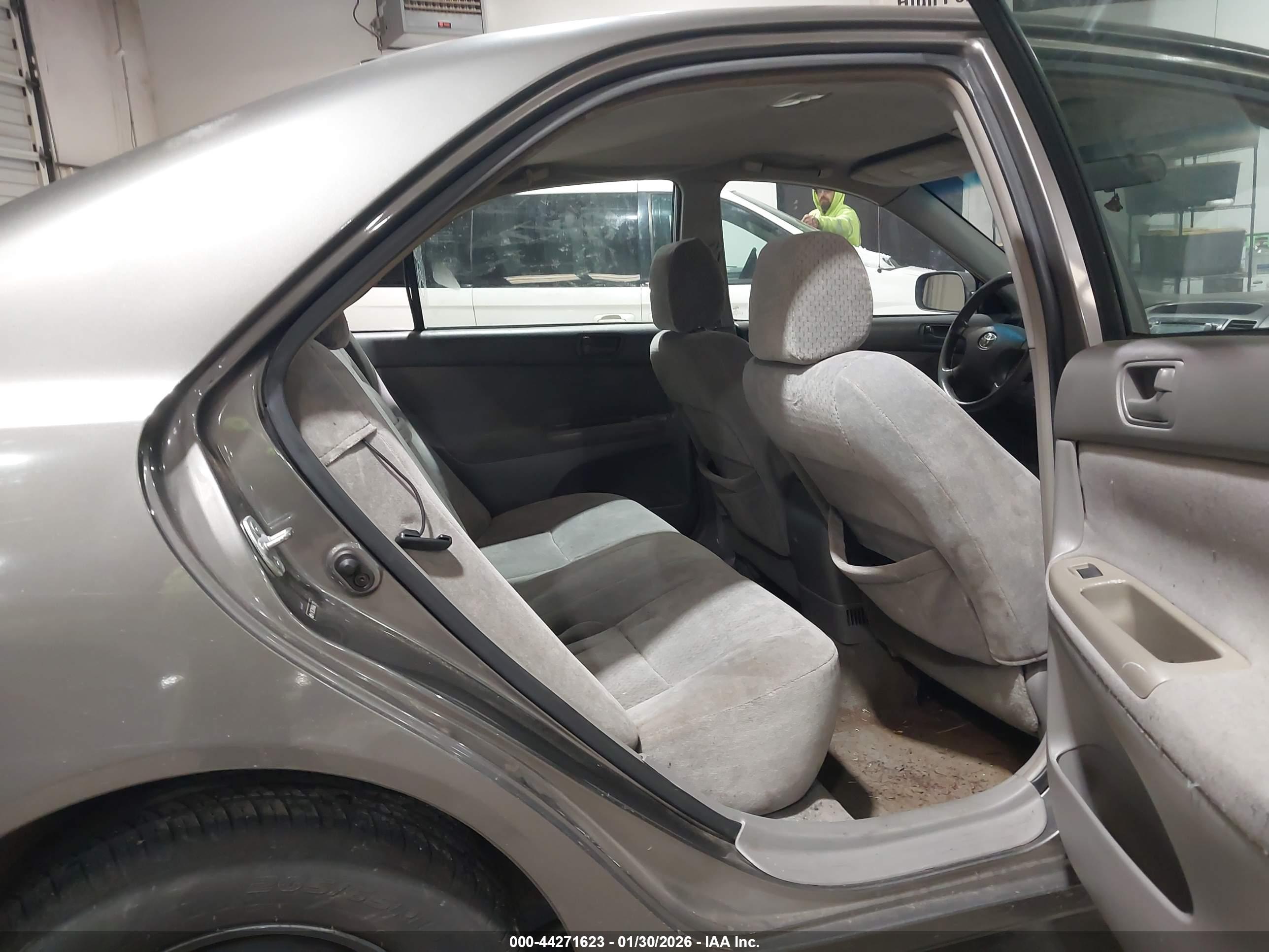 TOYOTA CAMRY image 8