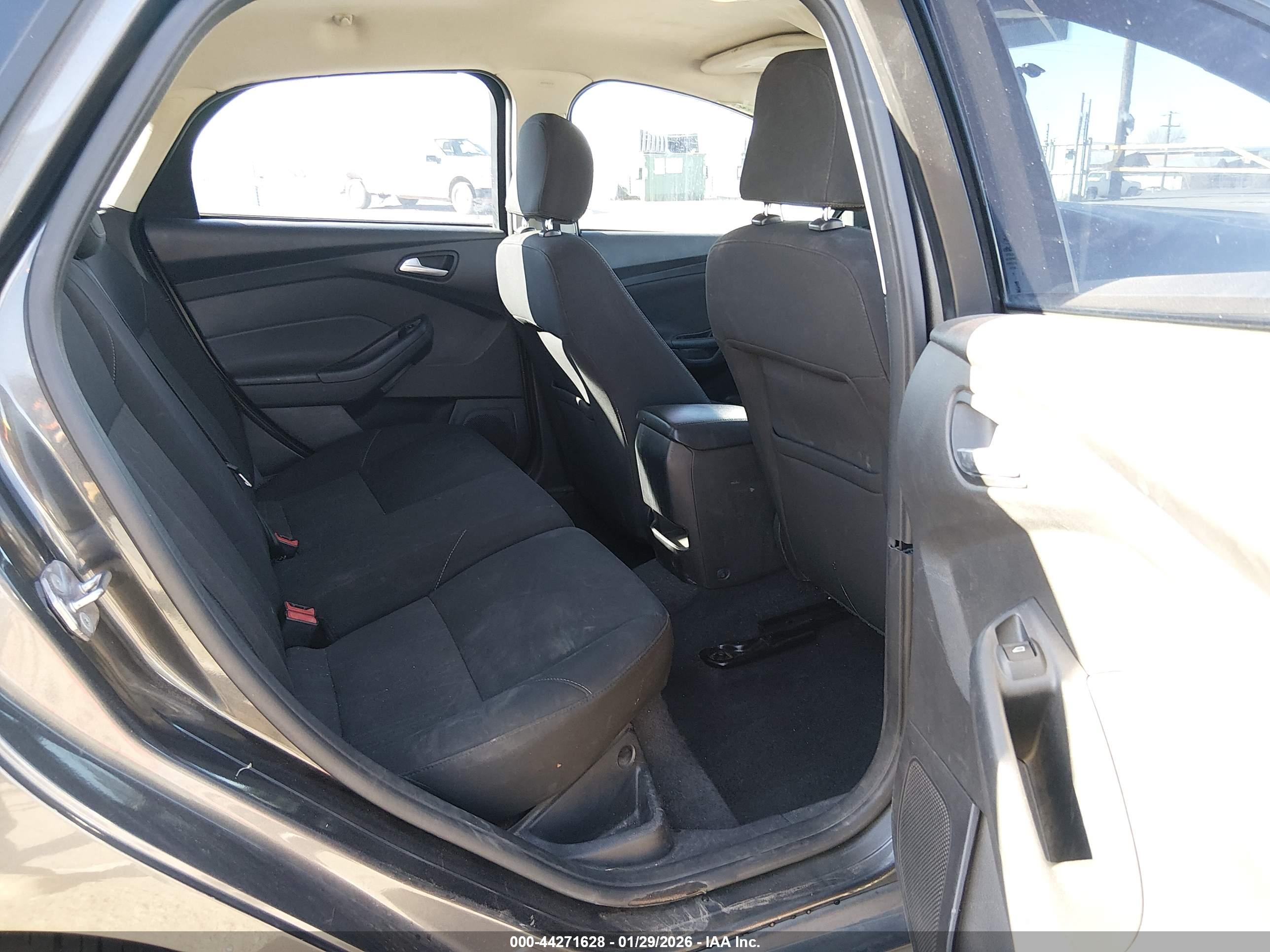 FORD FOCUS image 8