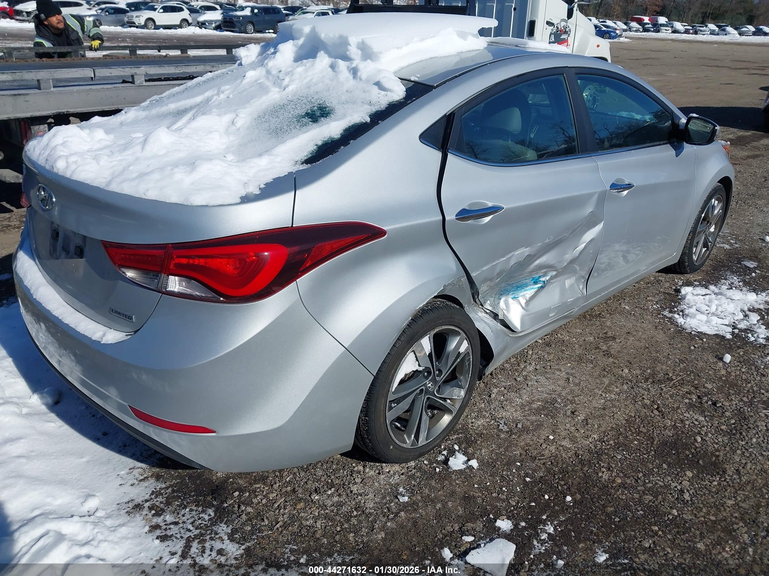 HYUNDAI ELANTRA image 4