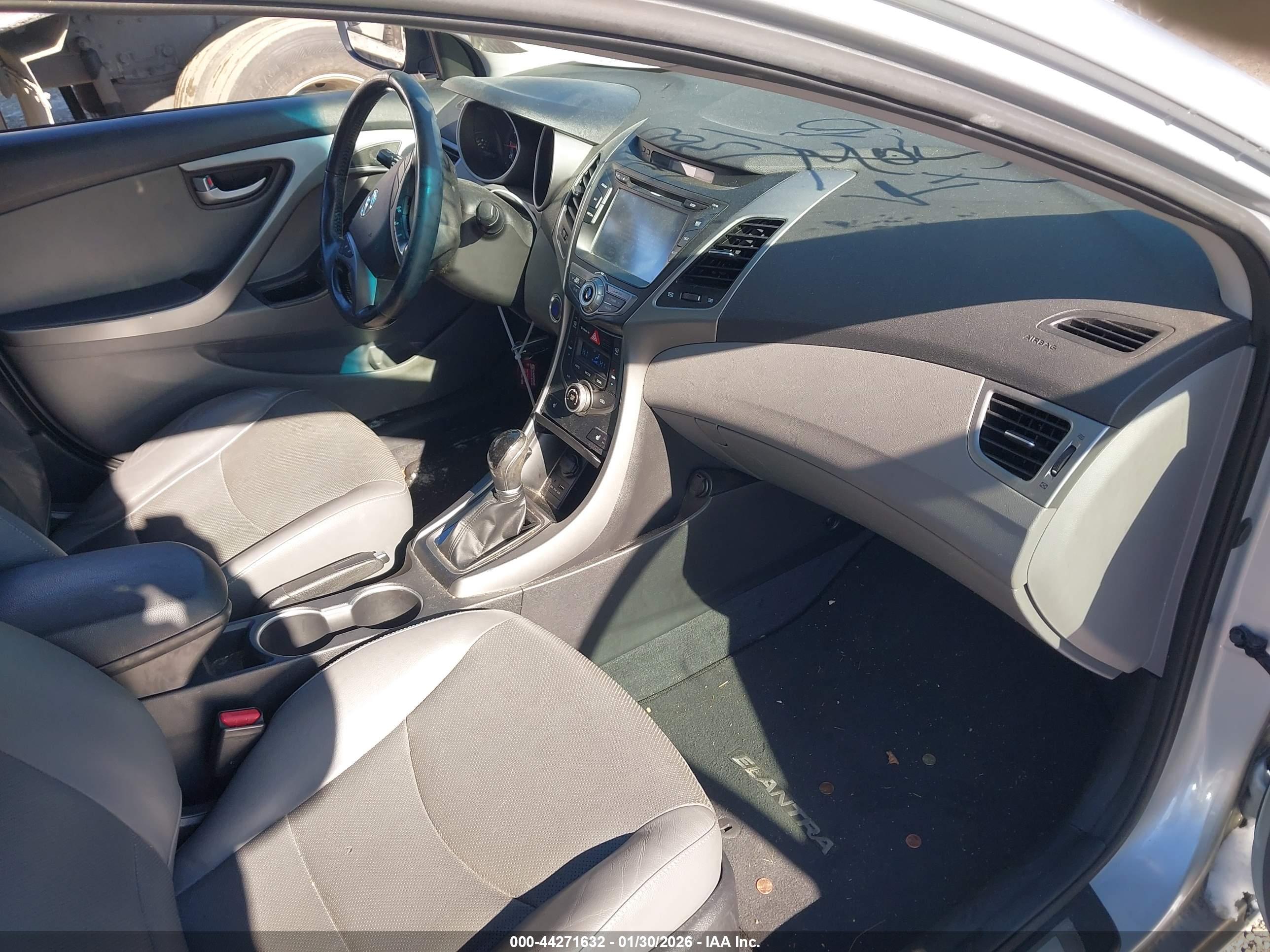 HYUNDAI ELANTRA image 5