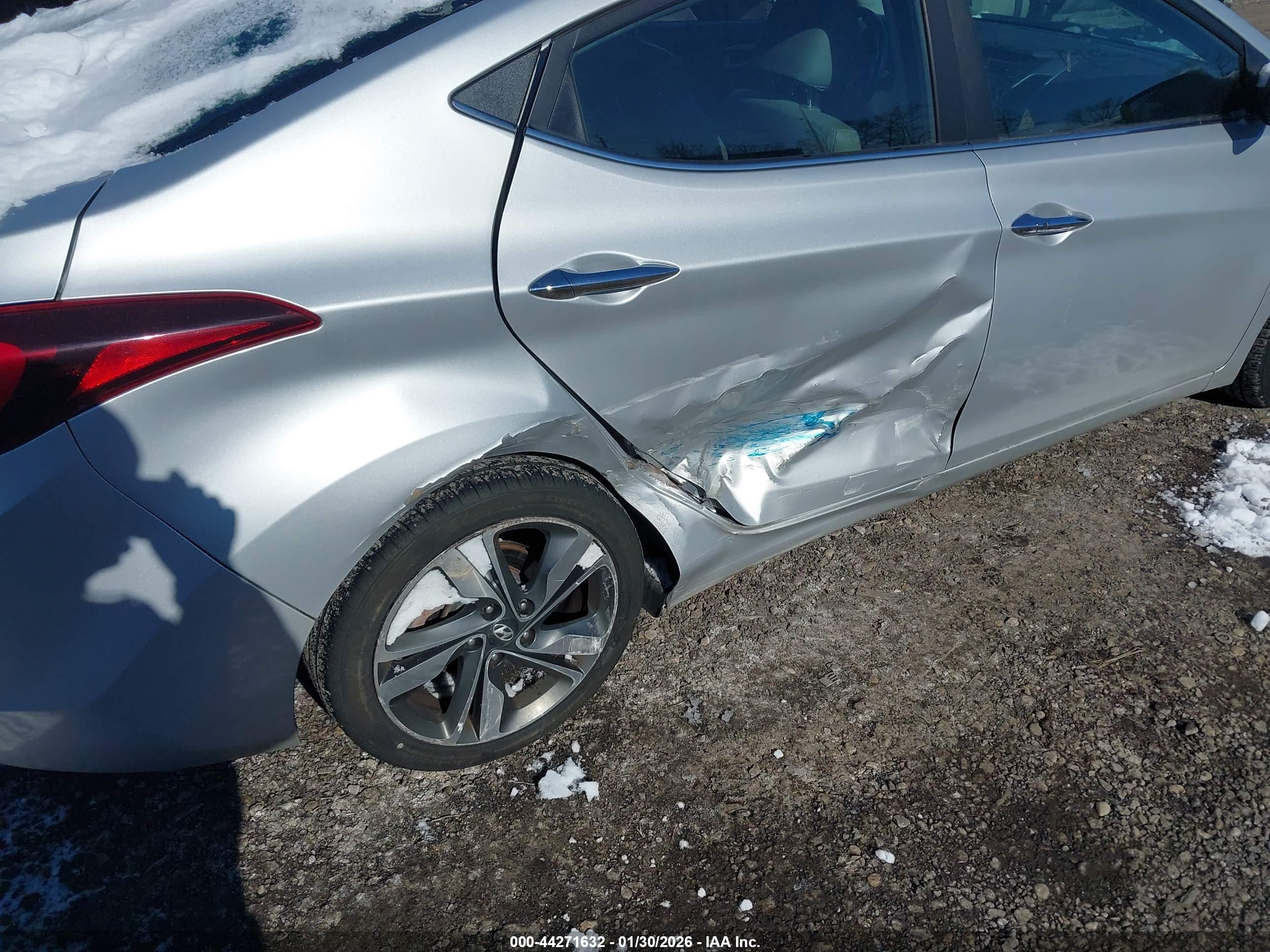 HYUNDAI ELANTRA image 6
