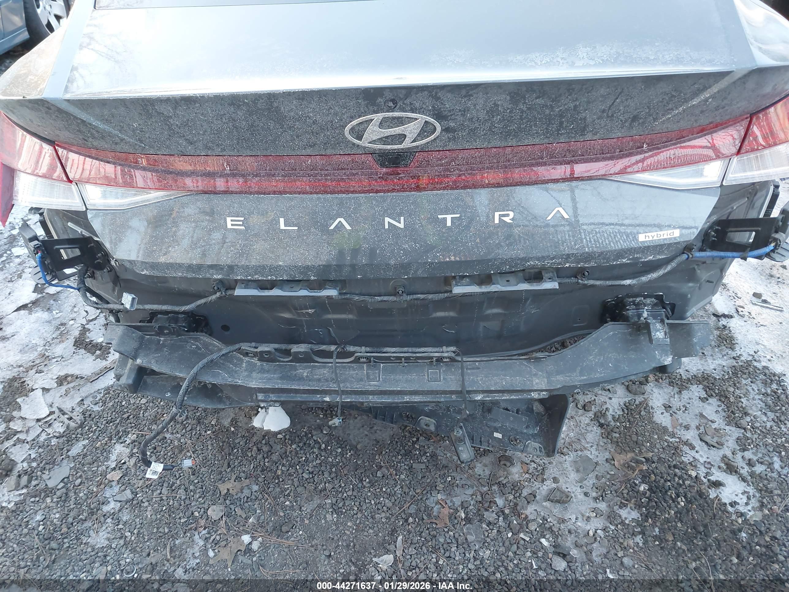 HYUNDAI ELANTRA image 6