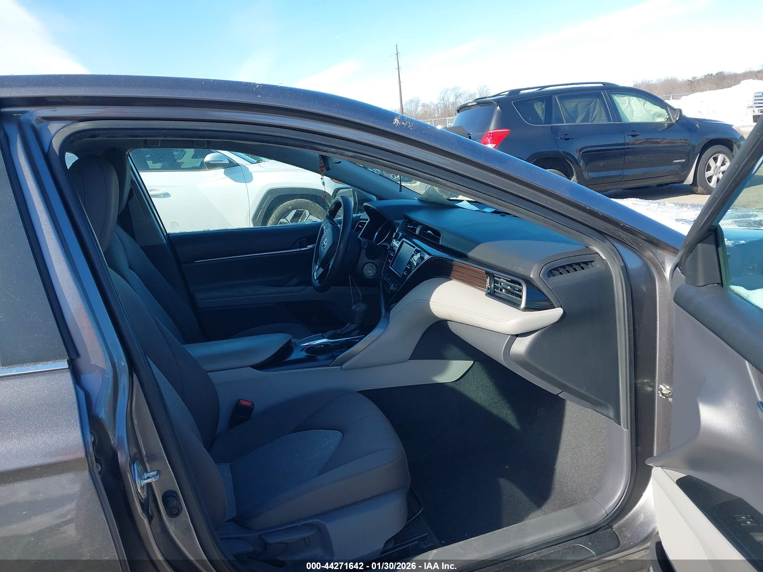TOYOTA CAMRY image 5
