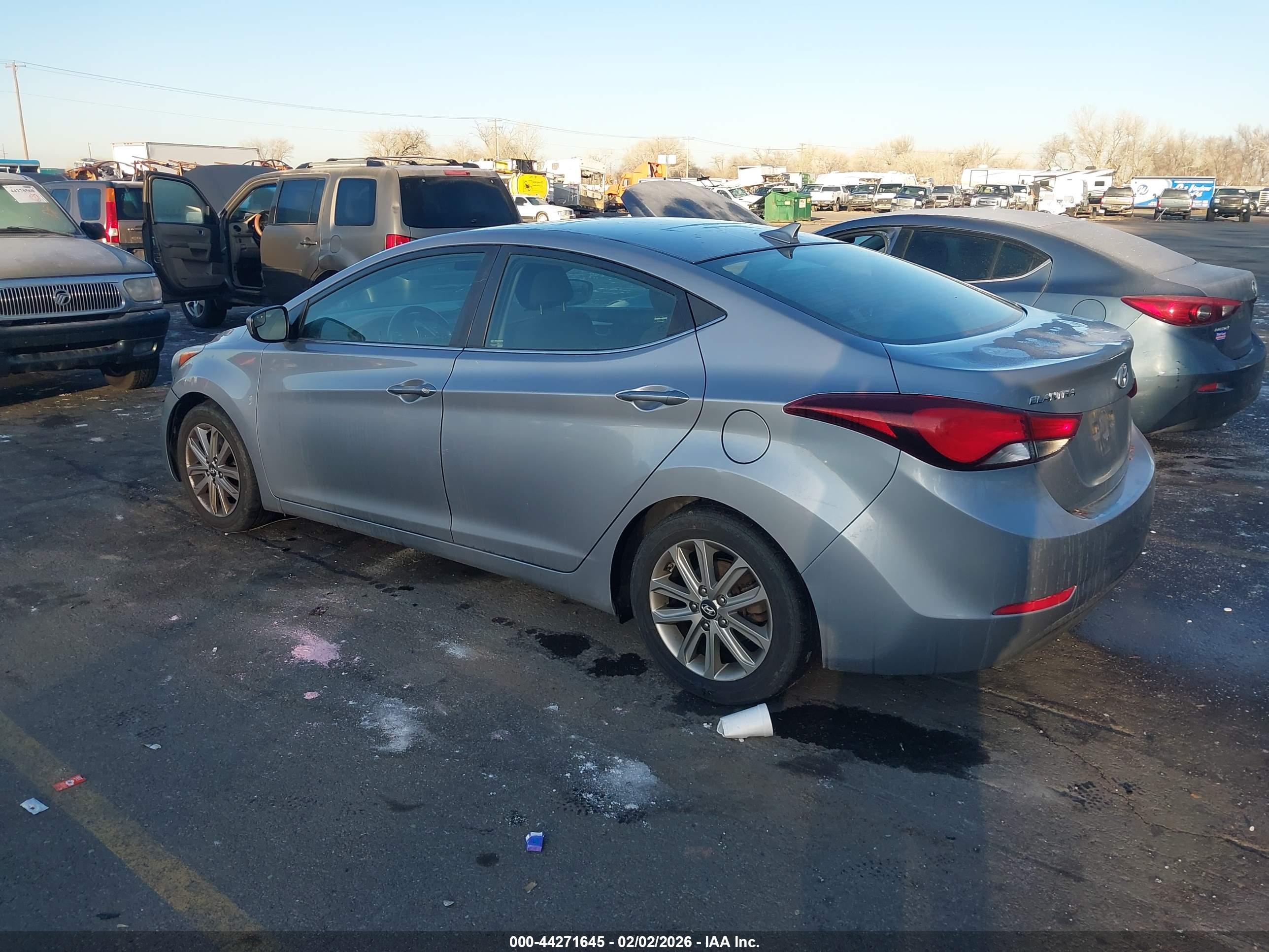 HYUNDAI ELANTRA image 3