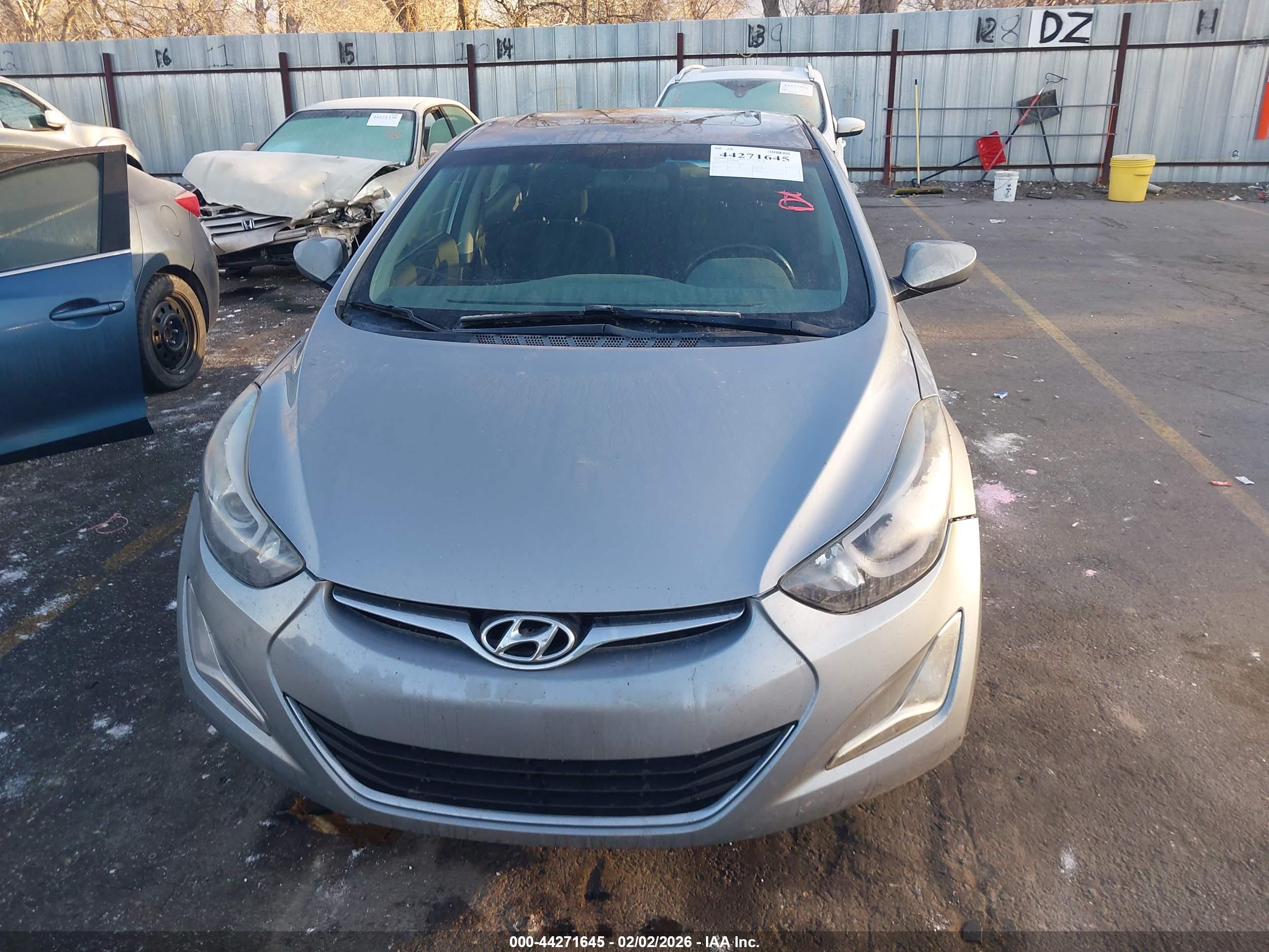 HYUNDAI ELANTRA image 6