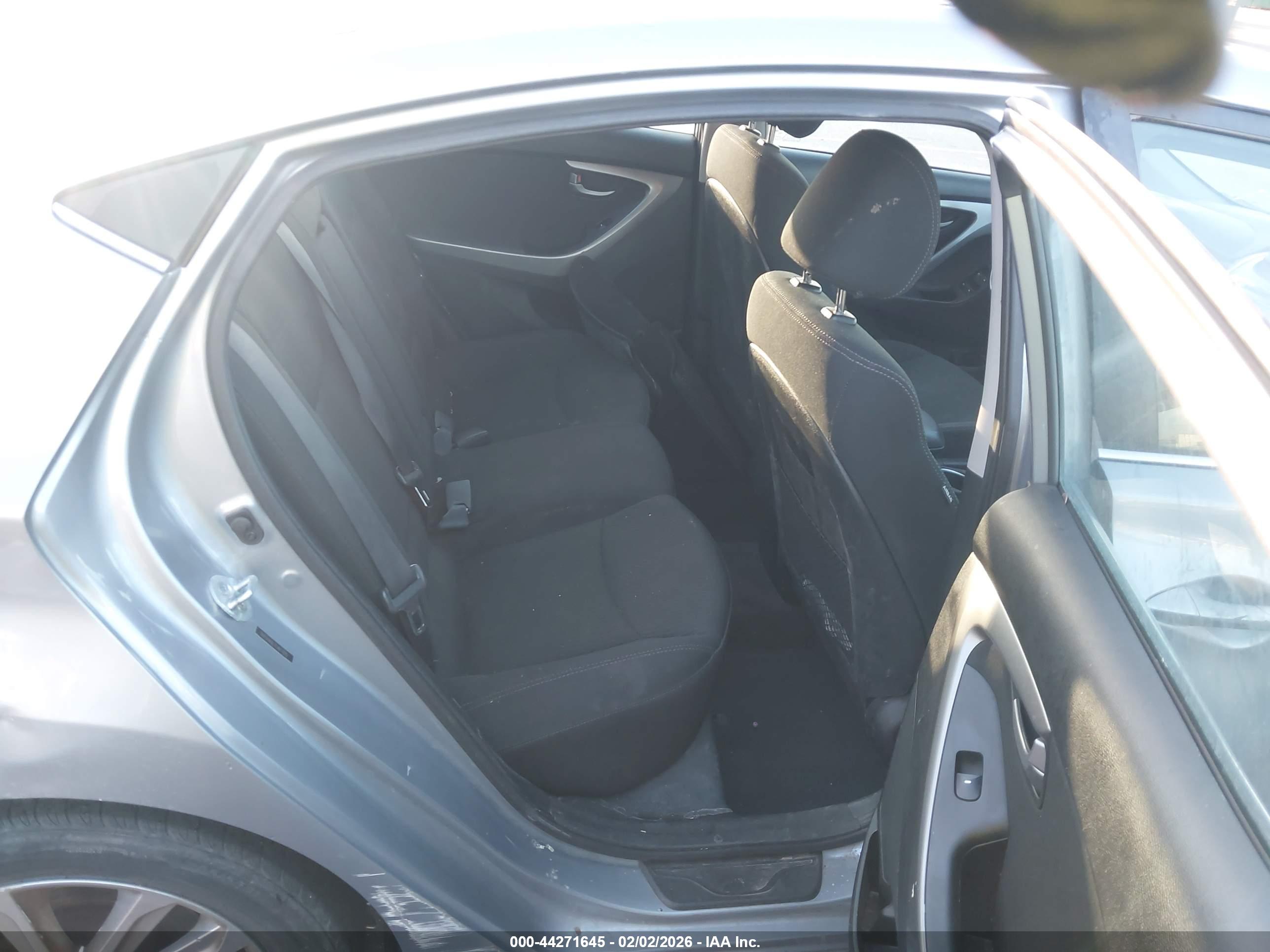 HYUNDAI ELANTRA image 8