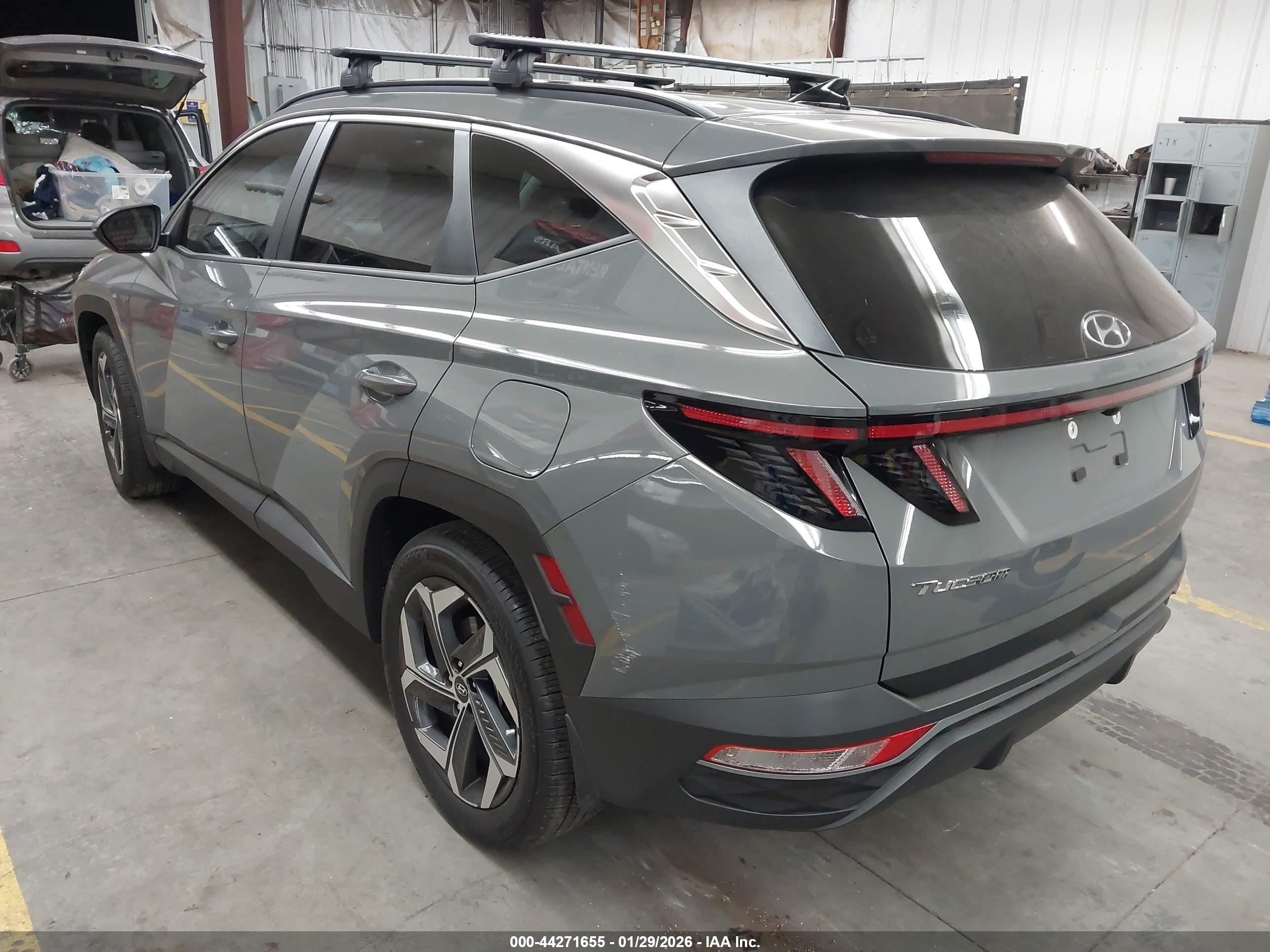 HYUNDAI TUCSON image 3