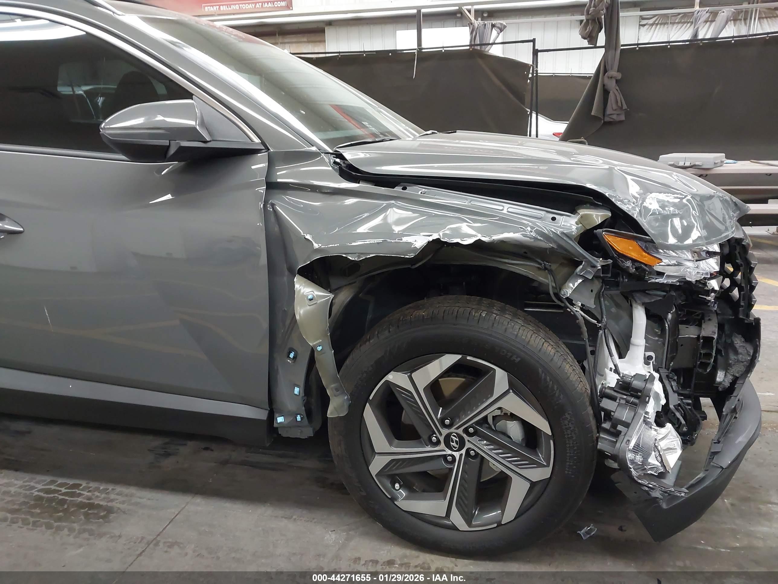 HYUNDAI TUCSON image 6