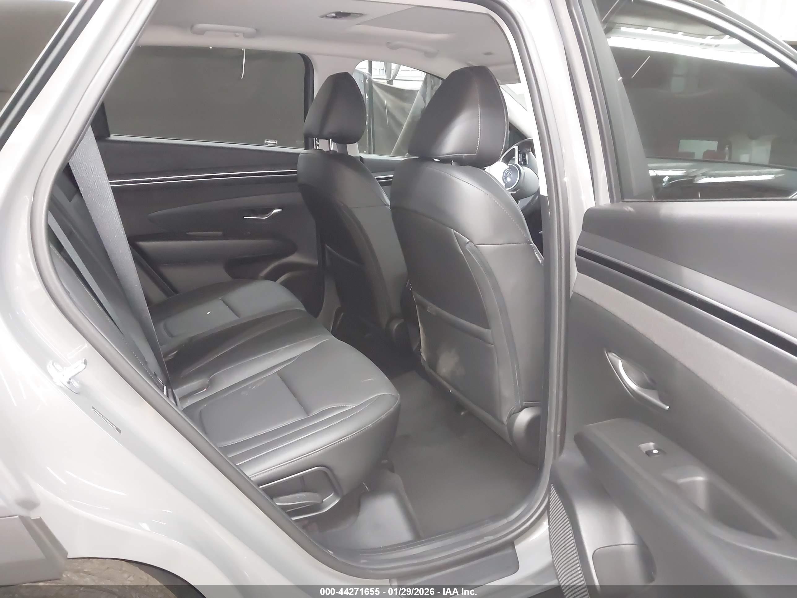 HYUNDAI TUCSON image 8
