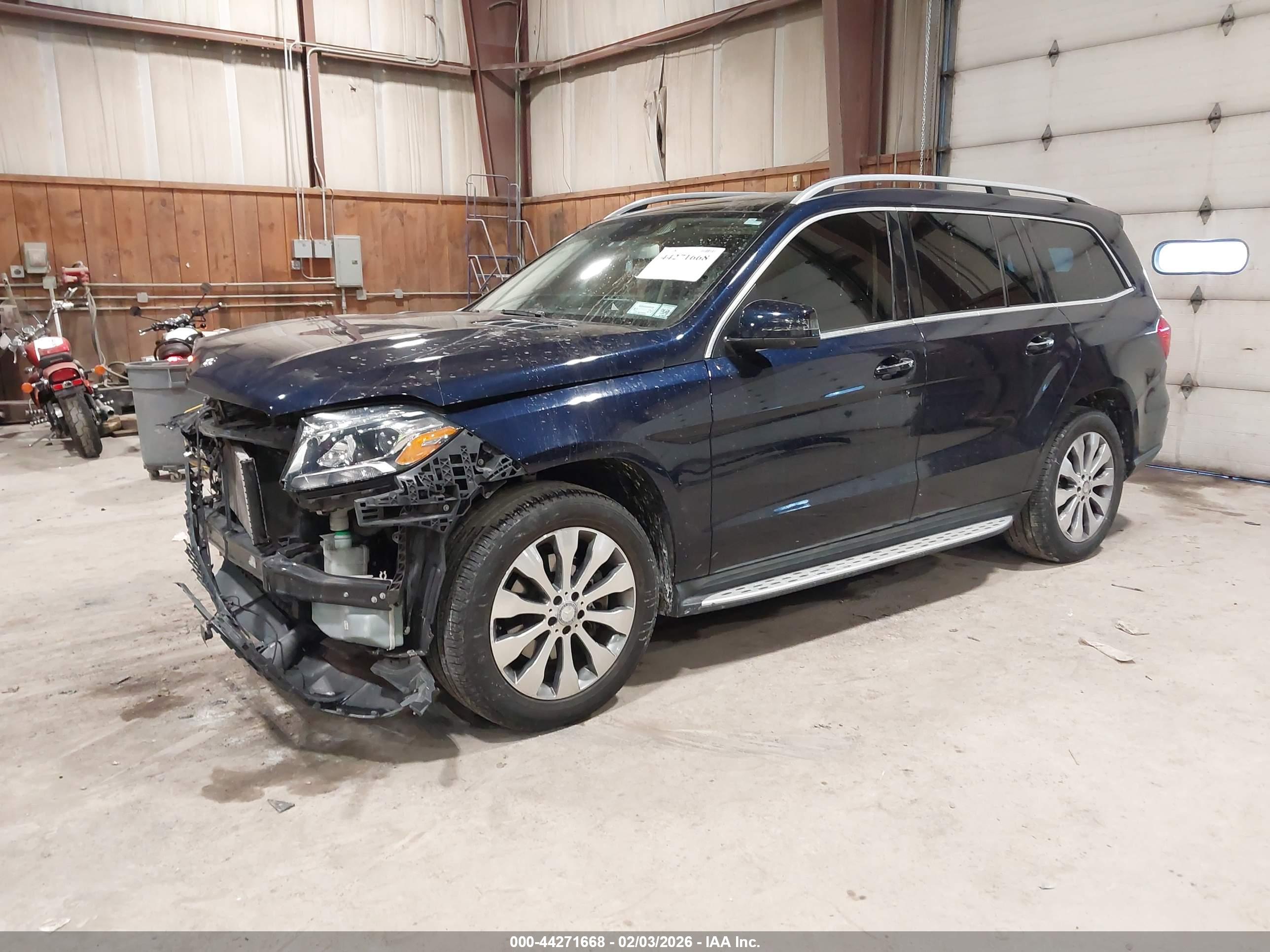 MERCEDES-BENZ GLS image 2
