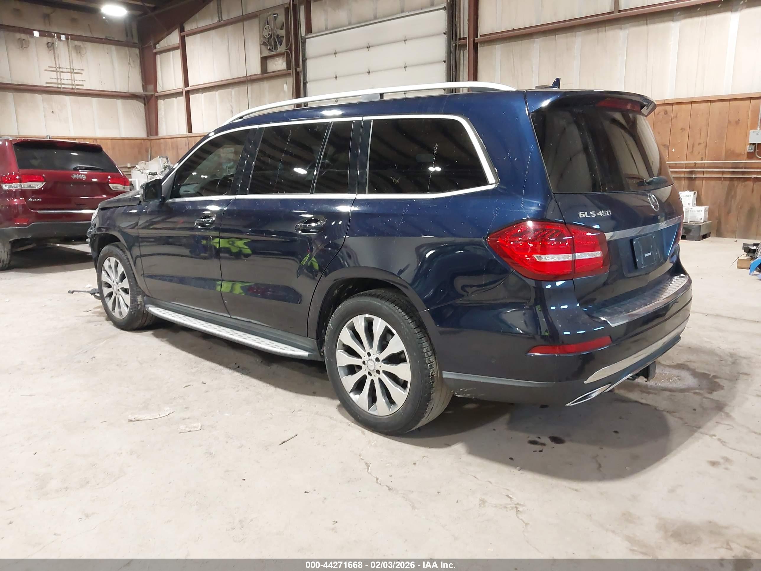 MERCEDES-BENZ GLS image 3