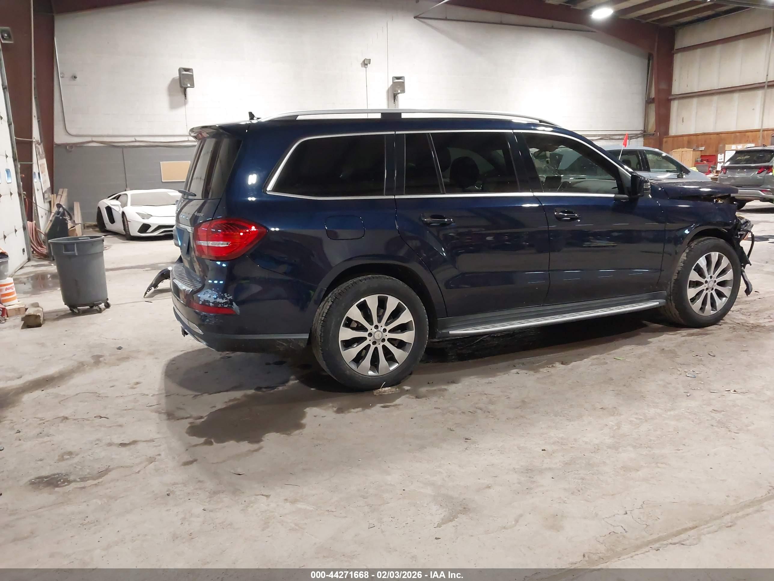MERCEDES-BENZ GLS image 4