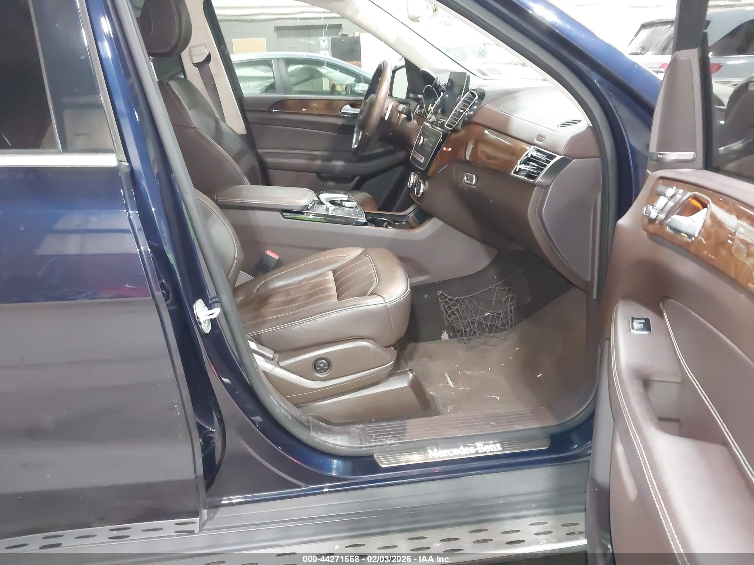 MERCEDES-BENZ GLS image 5