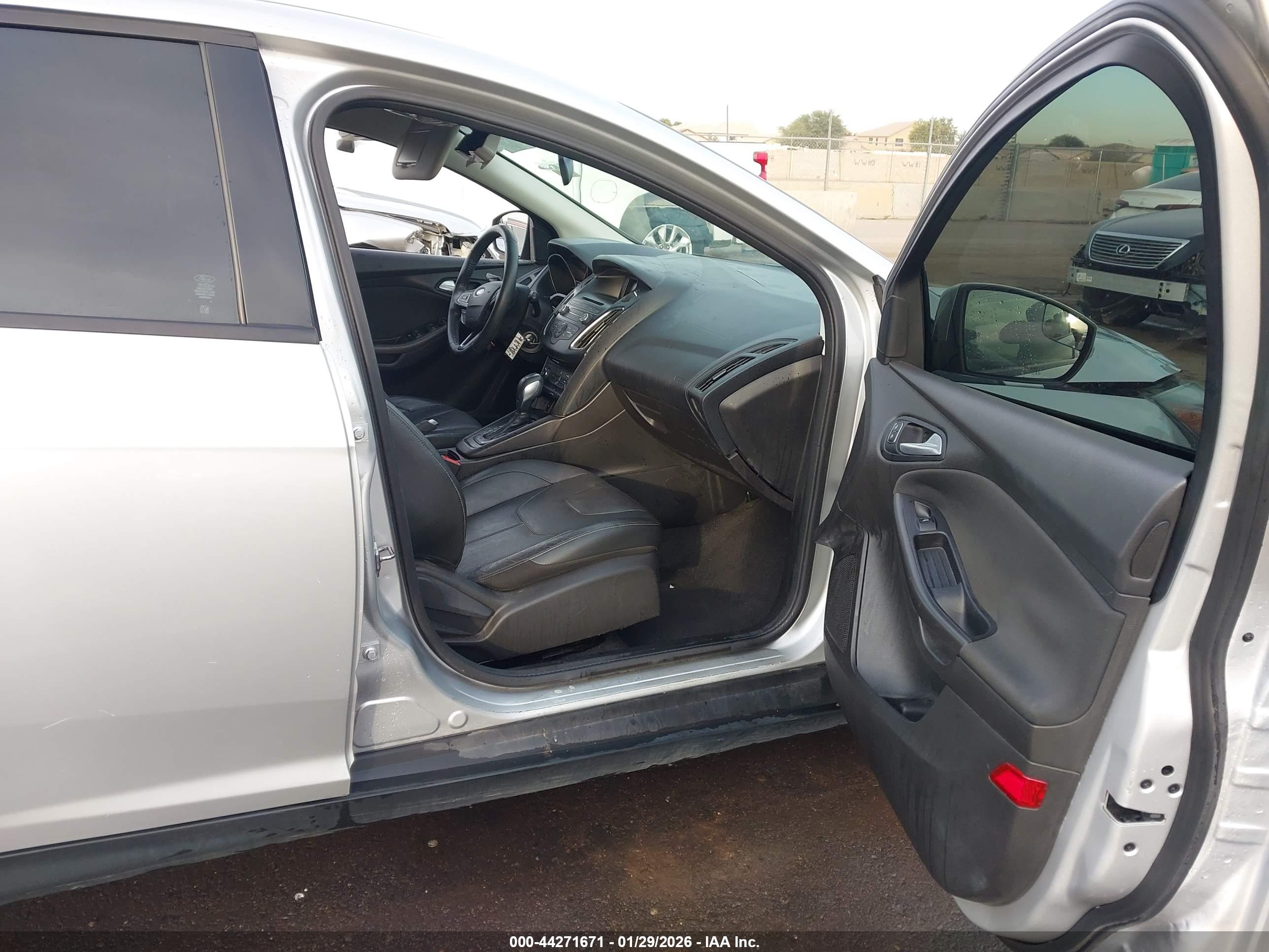FORD FOCUS image 5