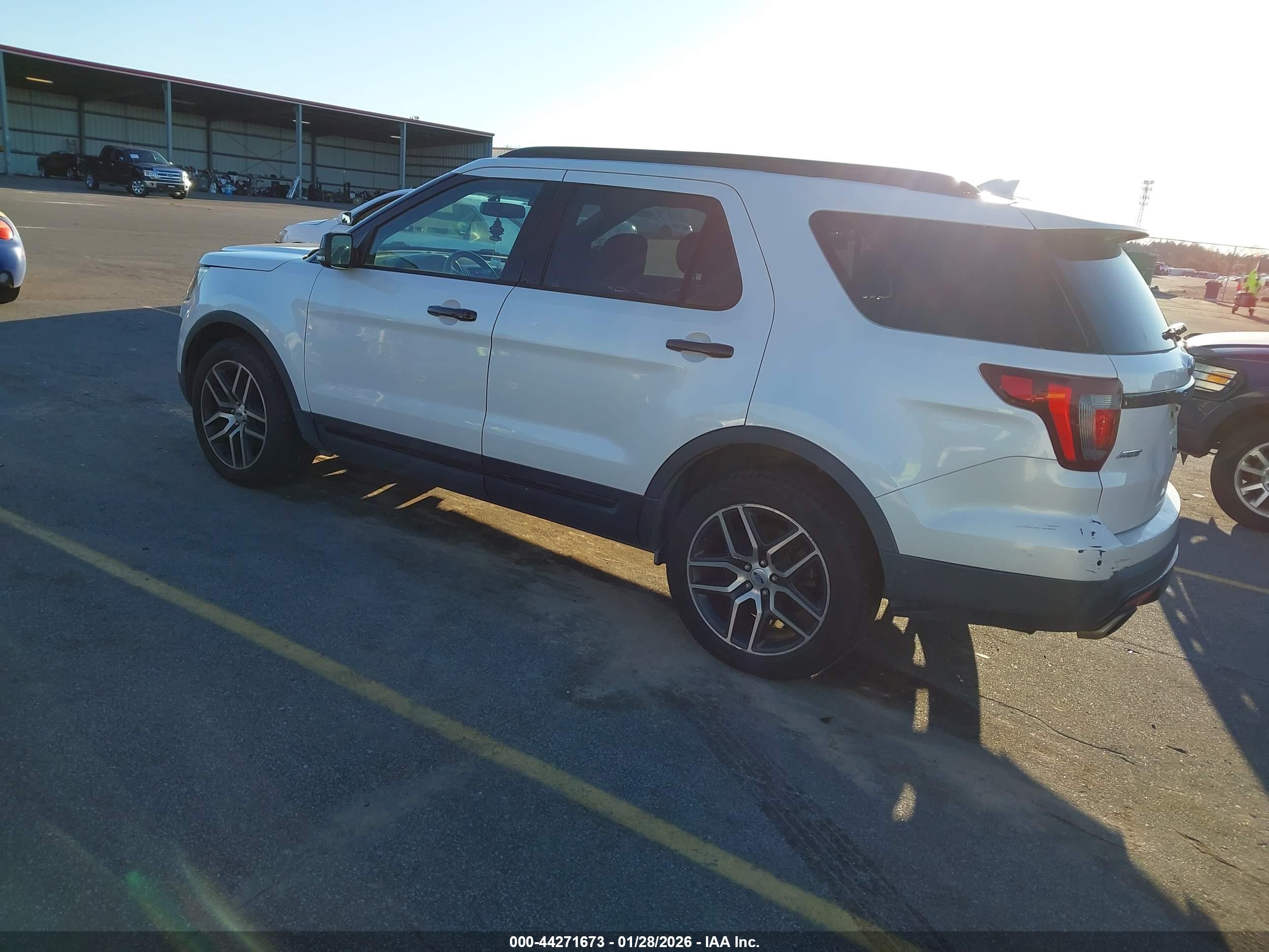 FORD EXPLORER image 3