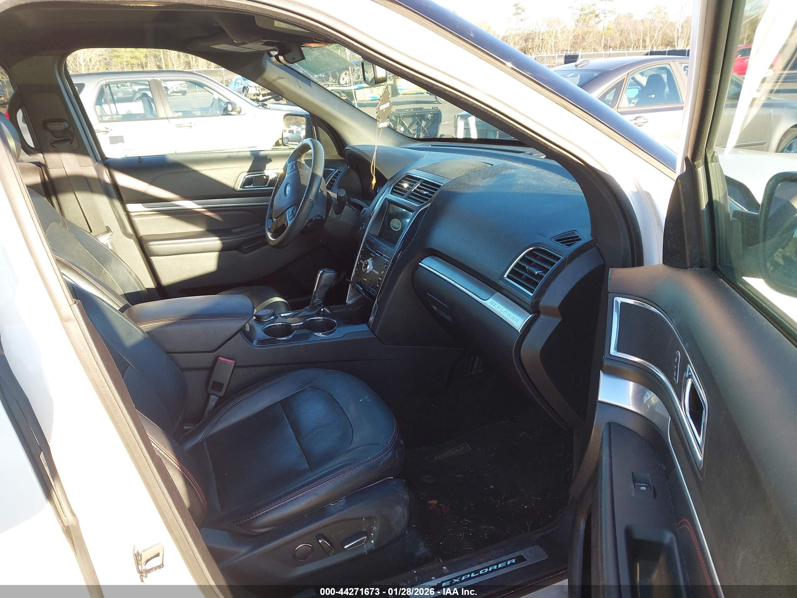 FORD EXPLORER image 5