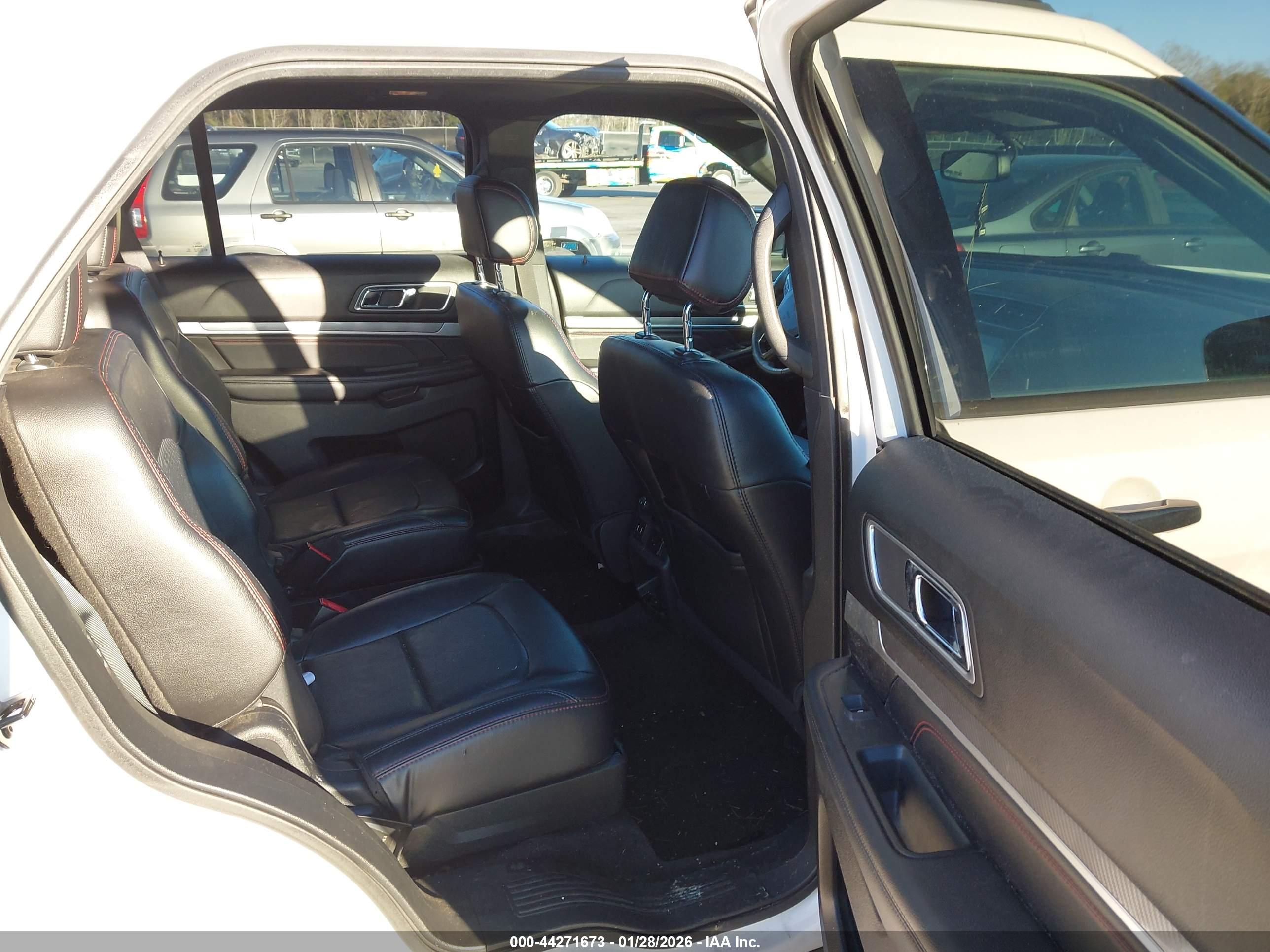 FORD EXPLORER image 8