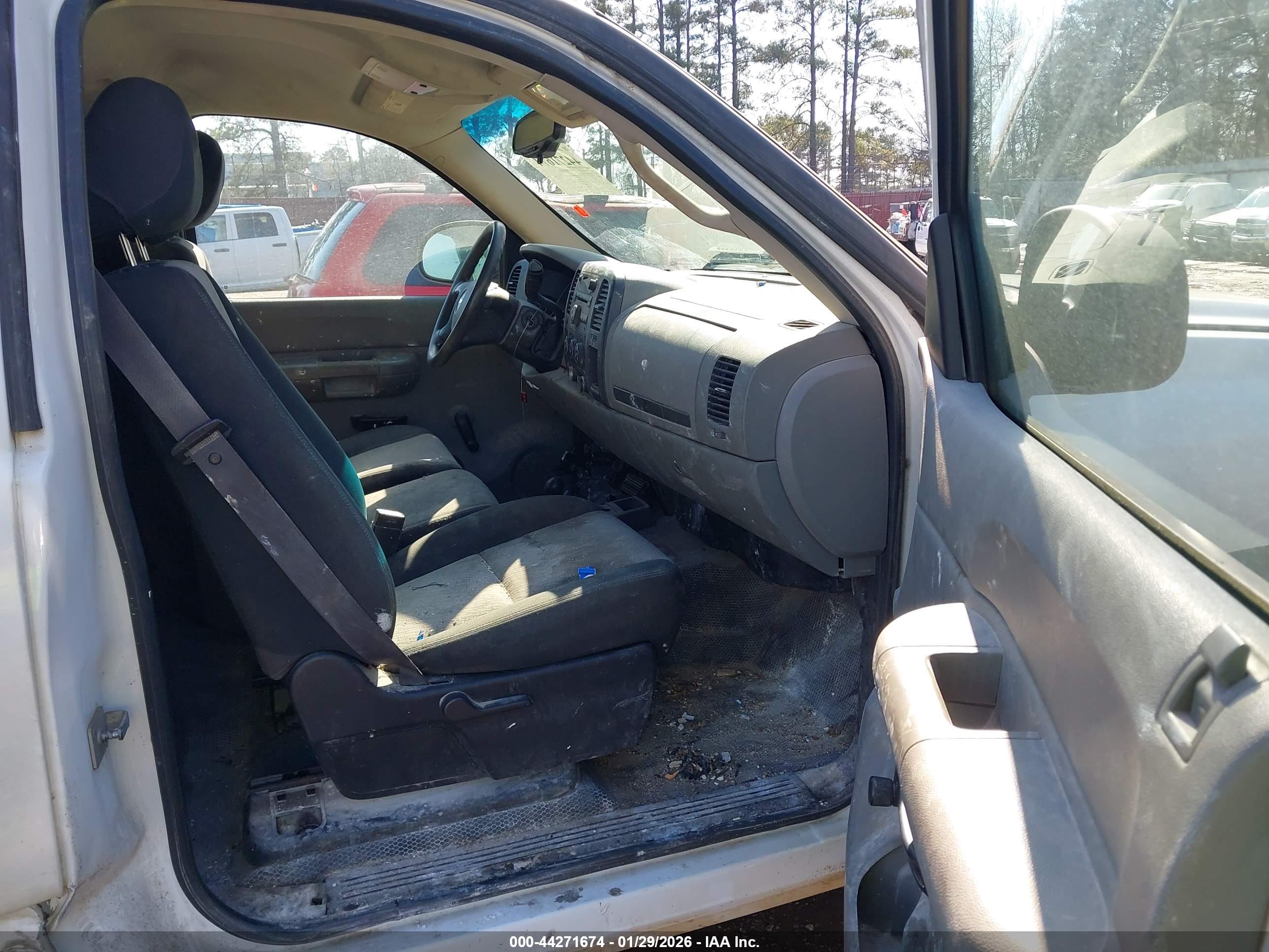 CHEVROLET SILVERADO image 5