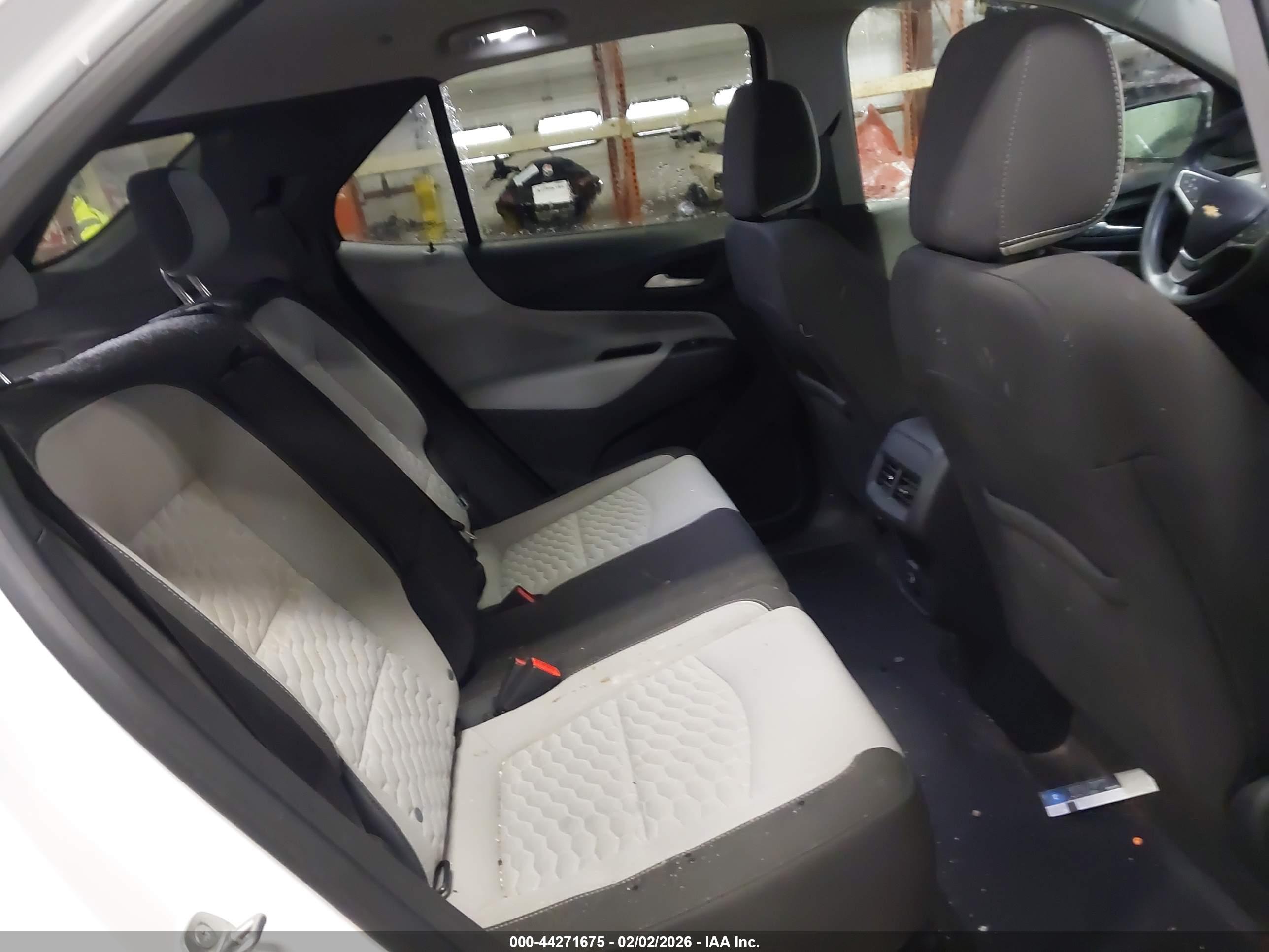 CHEVROLET EQUINOX image 8