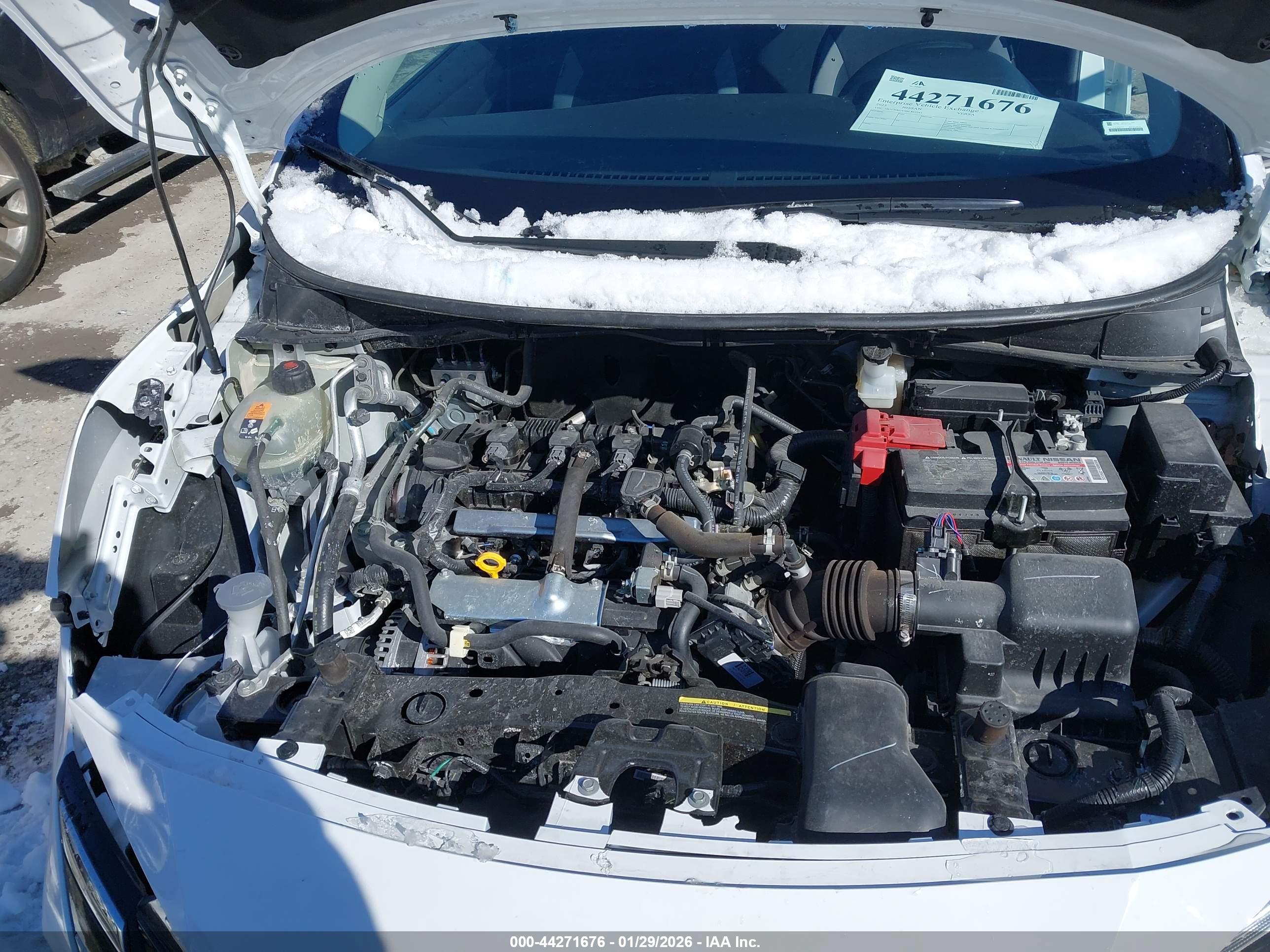 NISSAN VERSA image 10