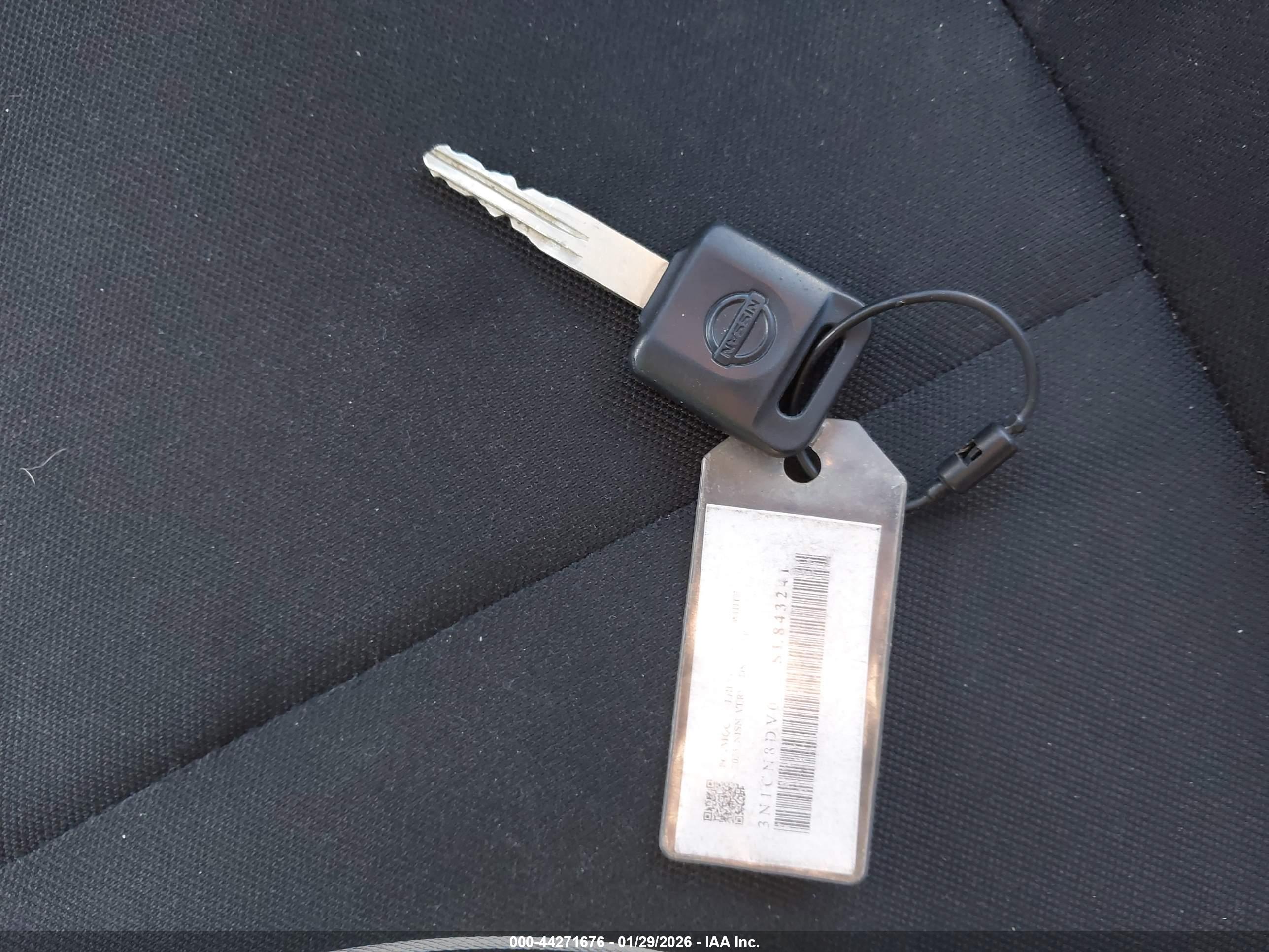 NISSAN VERSA image 11