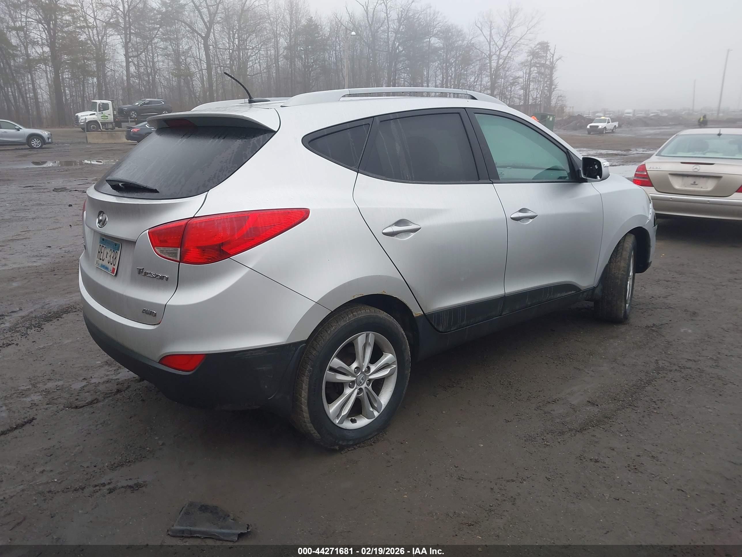 HYUNDAI TUCSON image 4