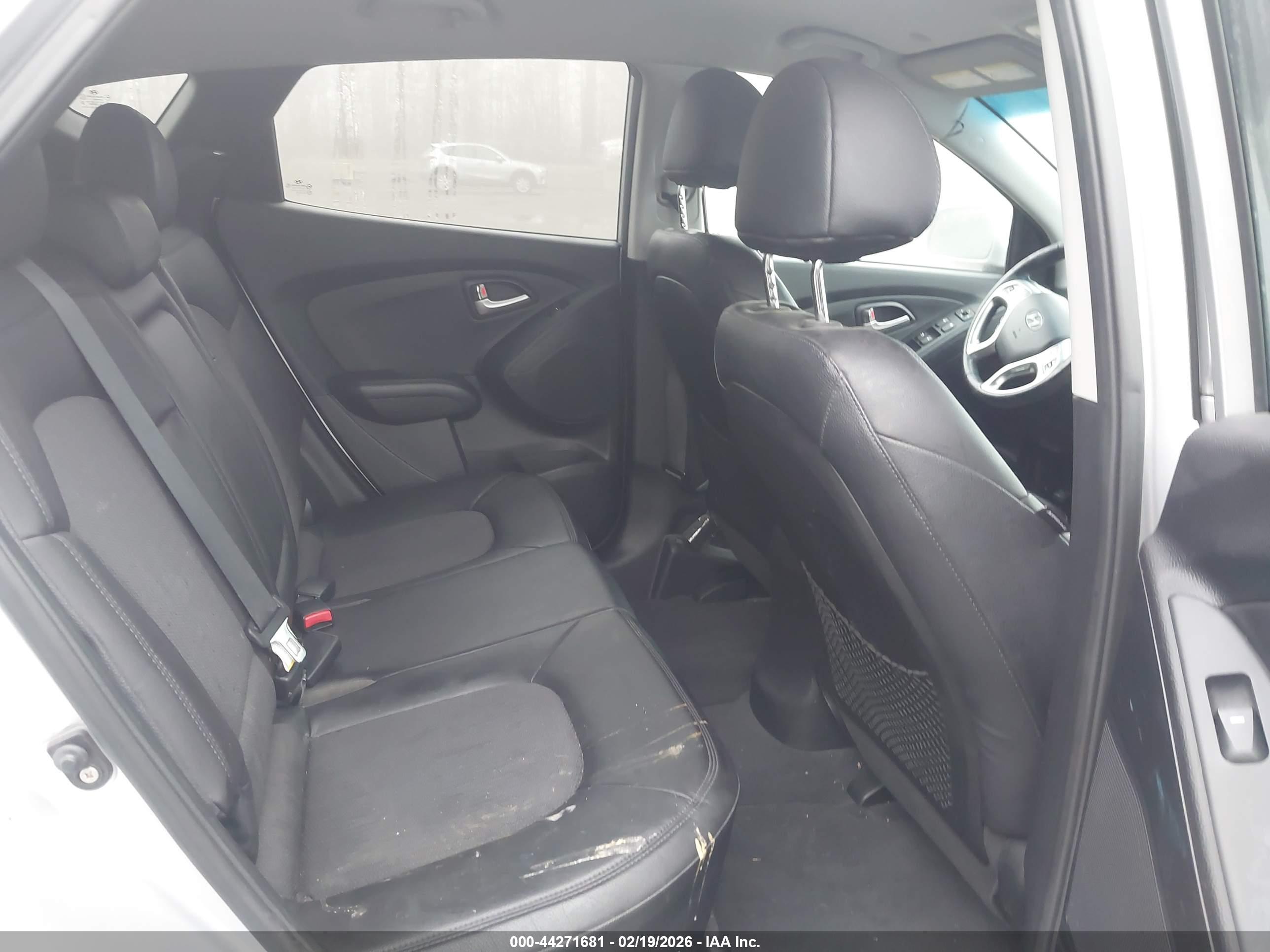 HYUNDAI TUCSON image 8