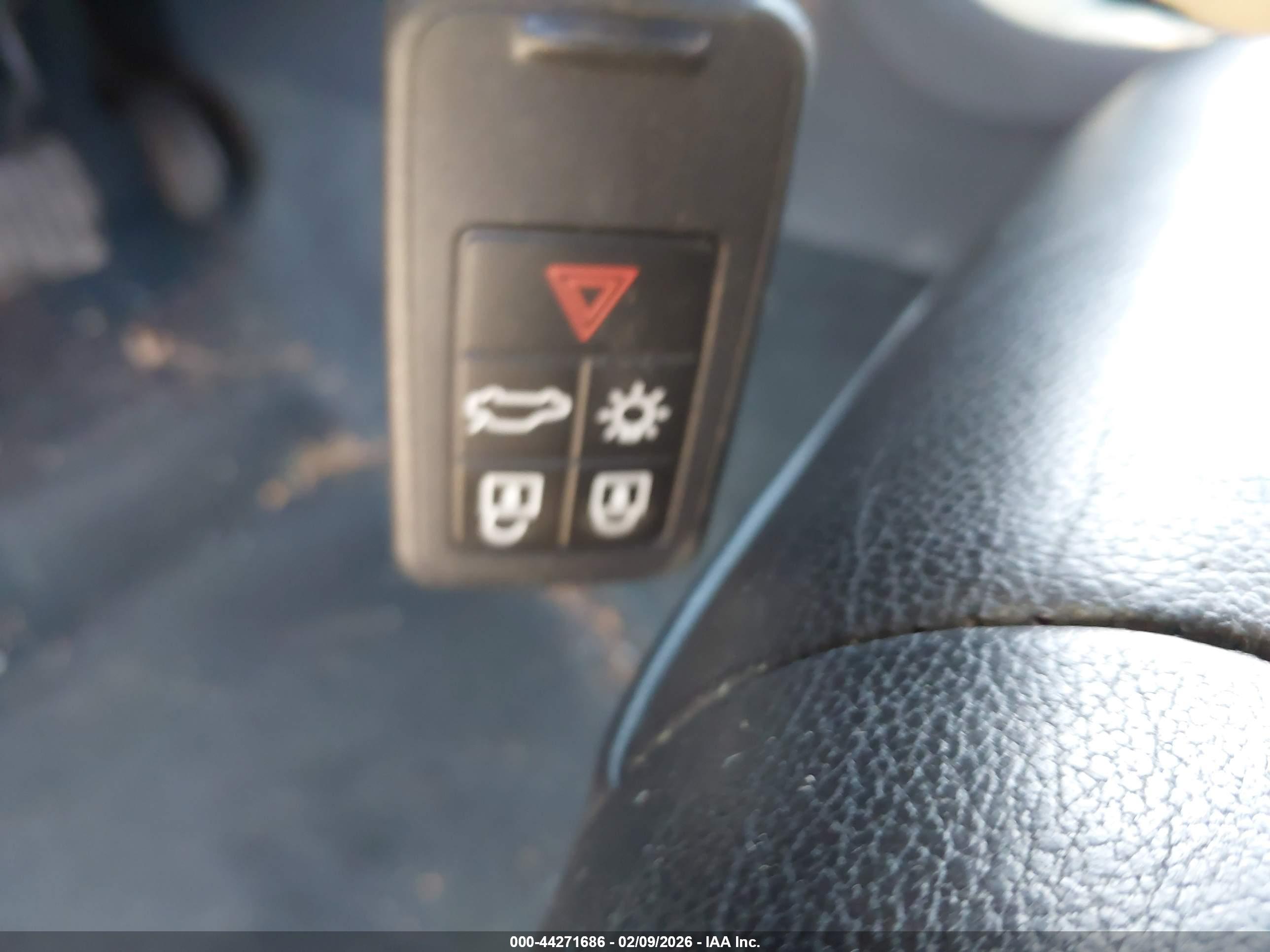 VOLVO S60 image 11