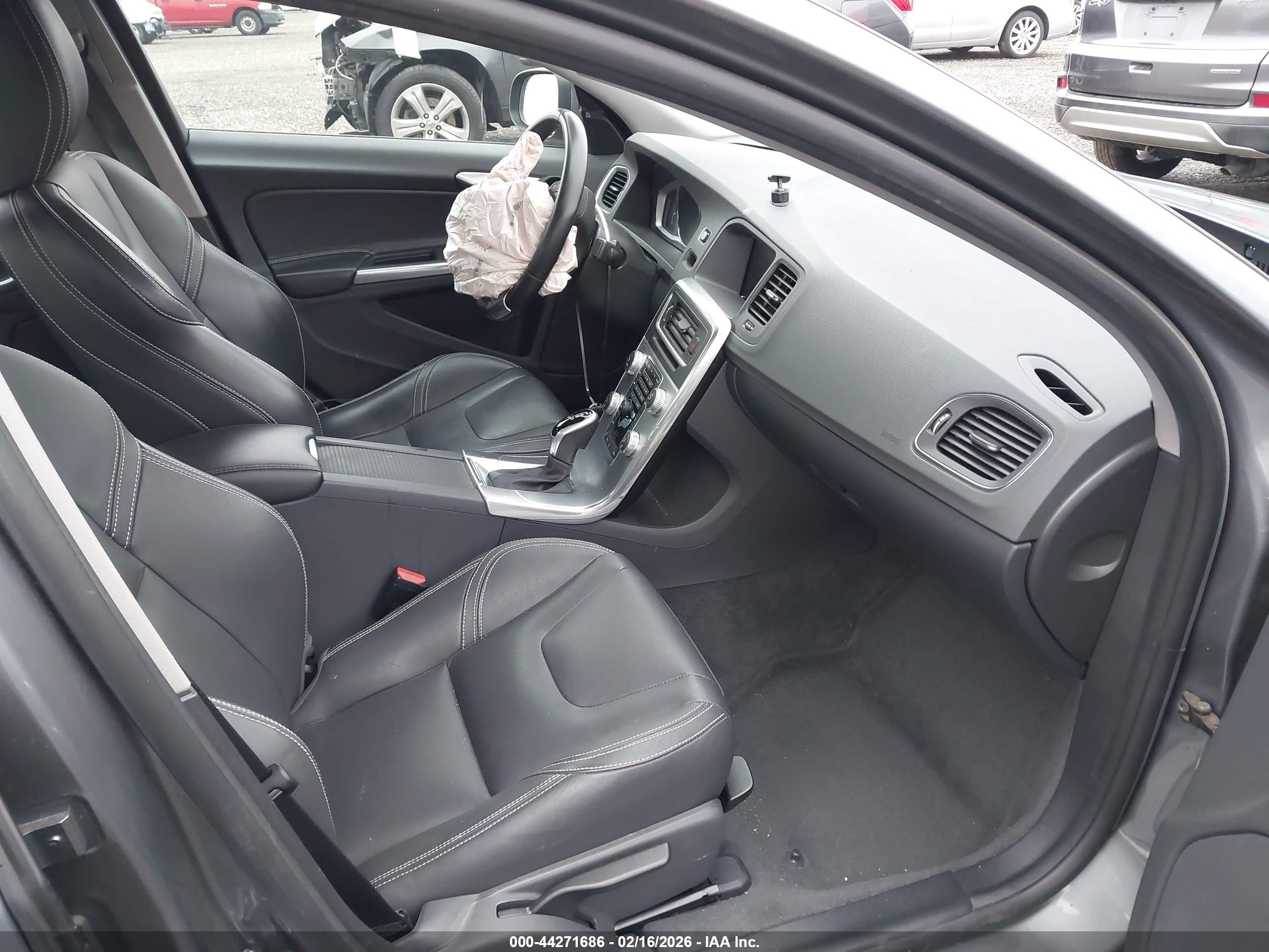 VOLVO S60 image 5