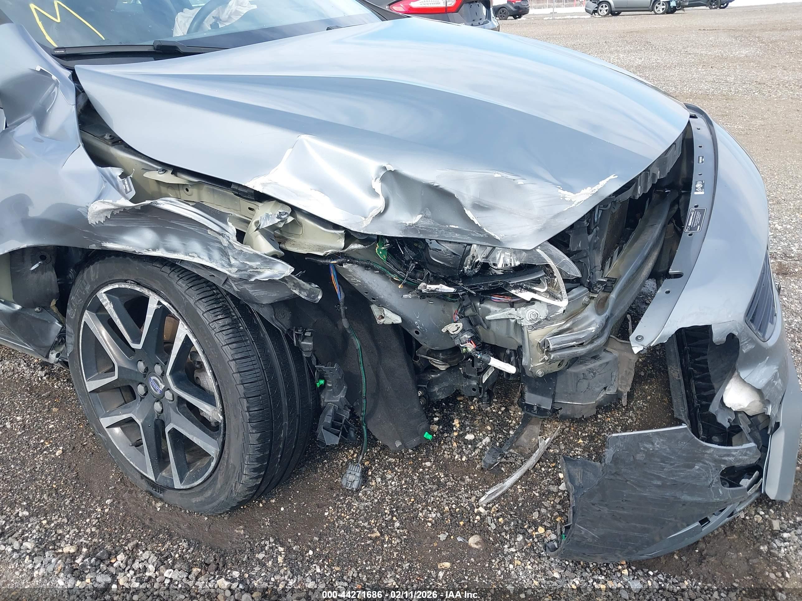 VOLVO S60 image 6