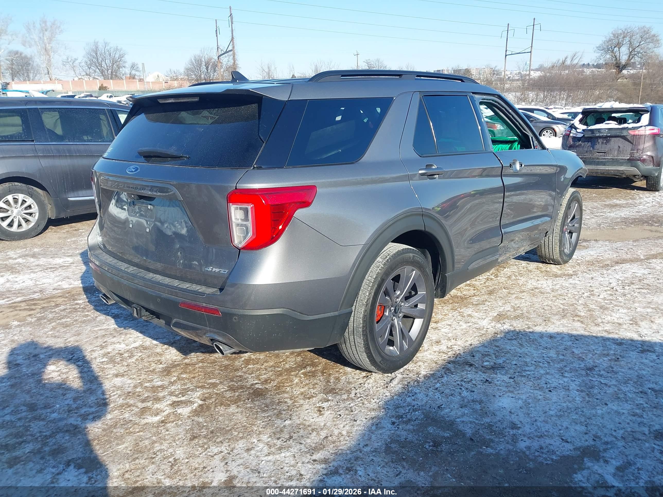 FORD EXPLORER image 4