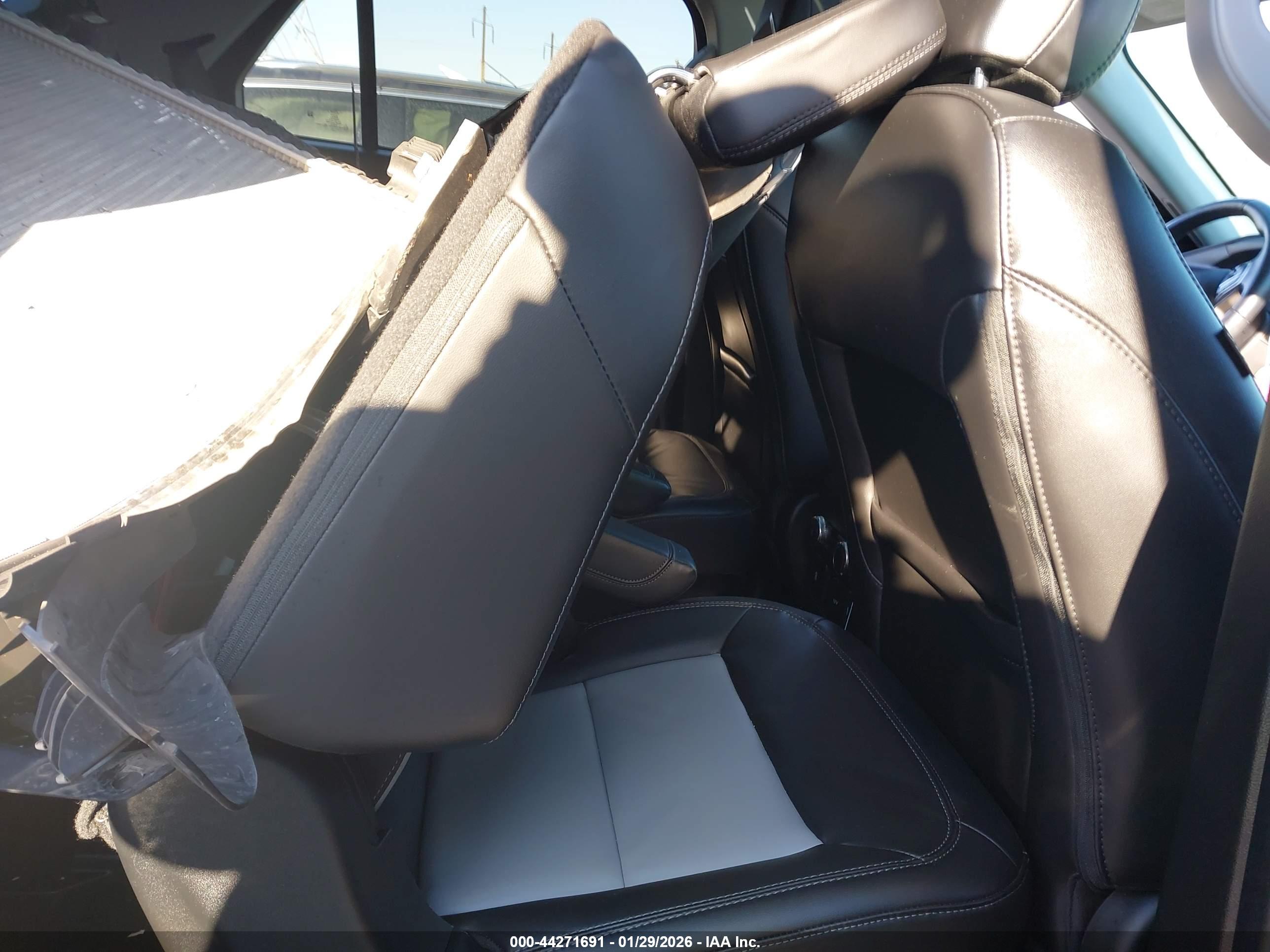 FORD EXPLORER image 8